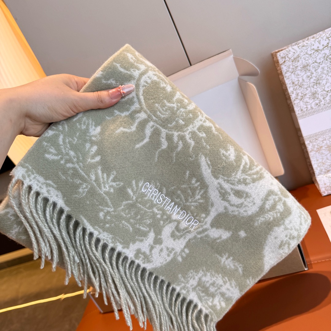 DIOR 디올 2025 태양 모티브 양모 머플러 1