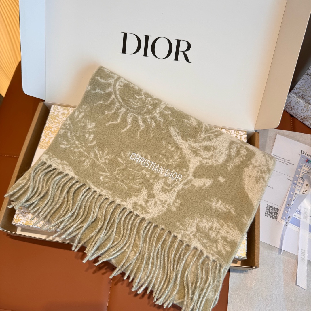 DIOR 디올 2025 태양 모티브 양모 머플러 3