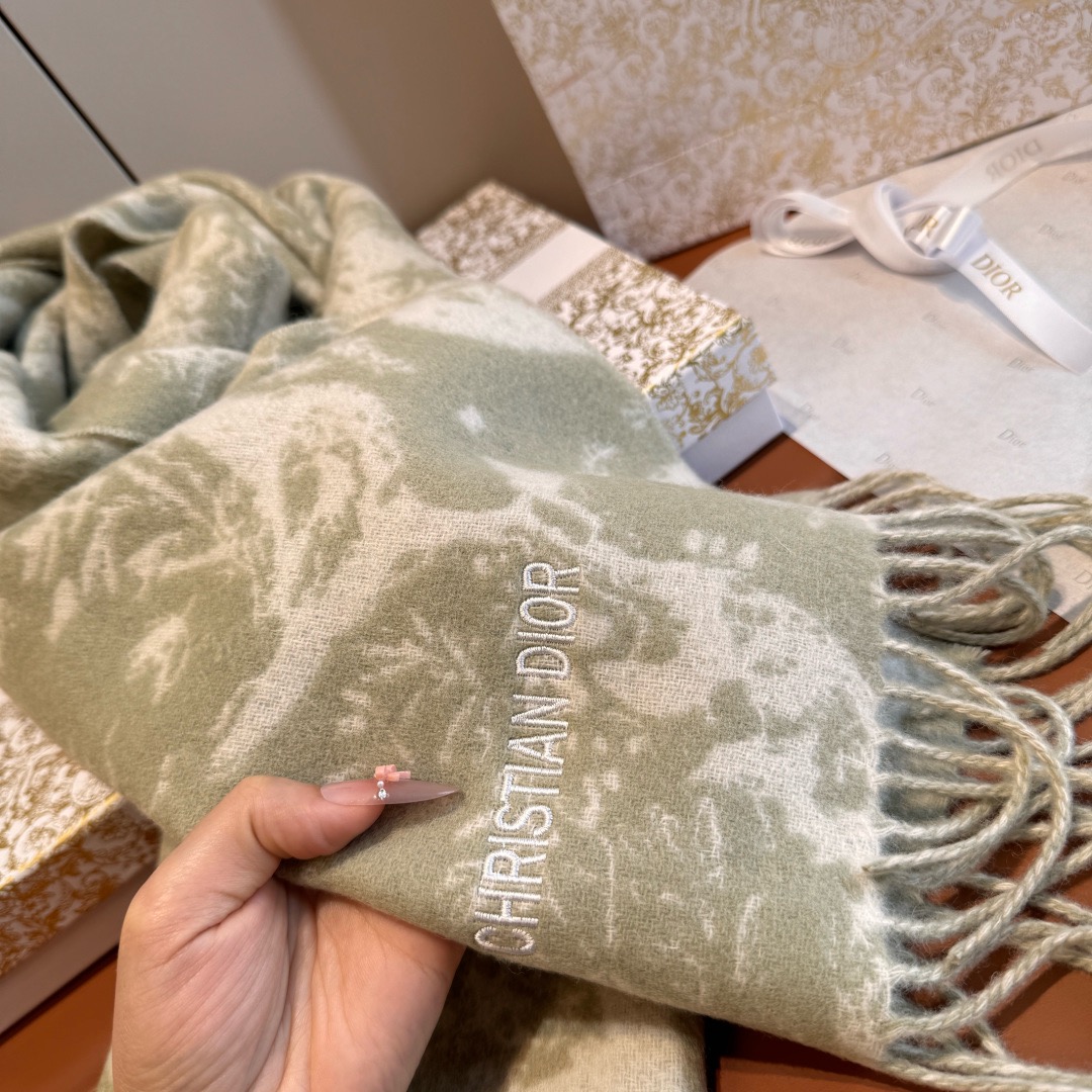 DIOR 디올 2025 태양 모티브 양모 머플러 7