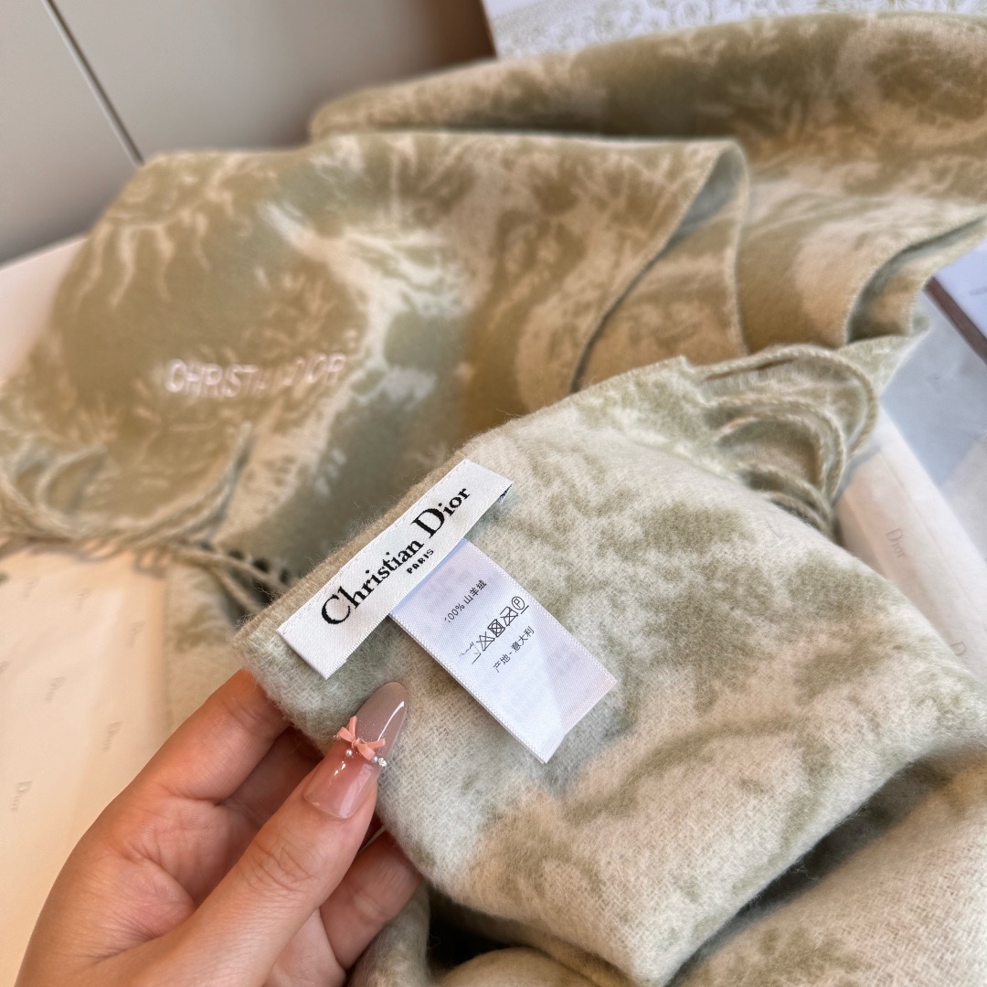 DIOR 디올 2025 태양 모티브 양모 머플러 9