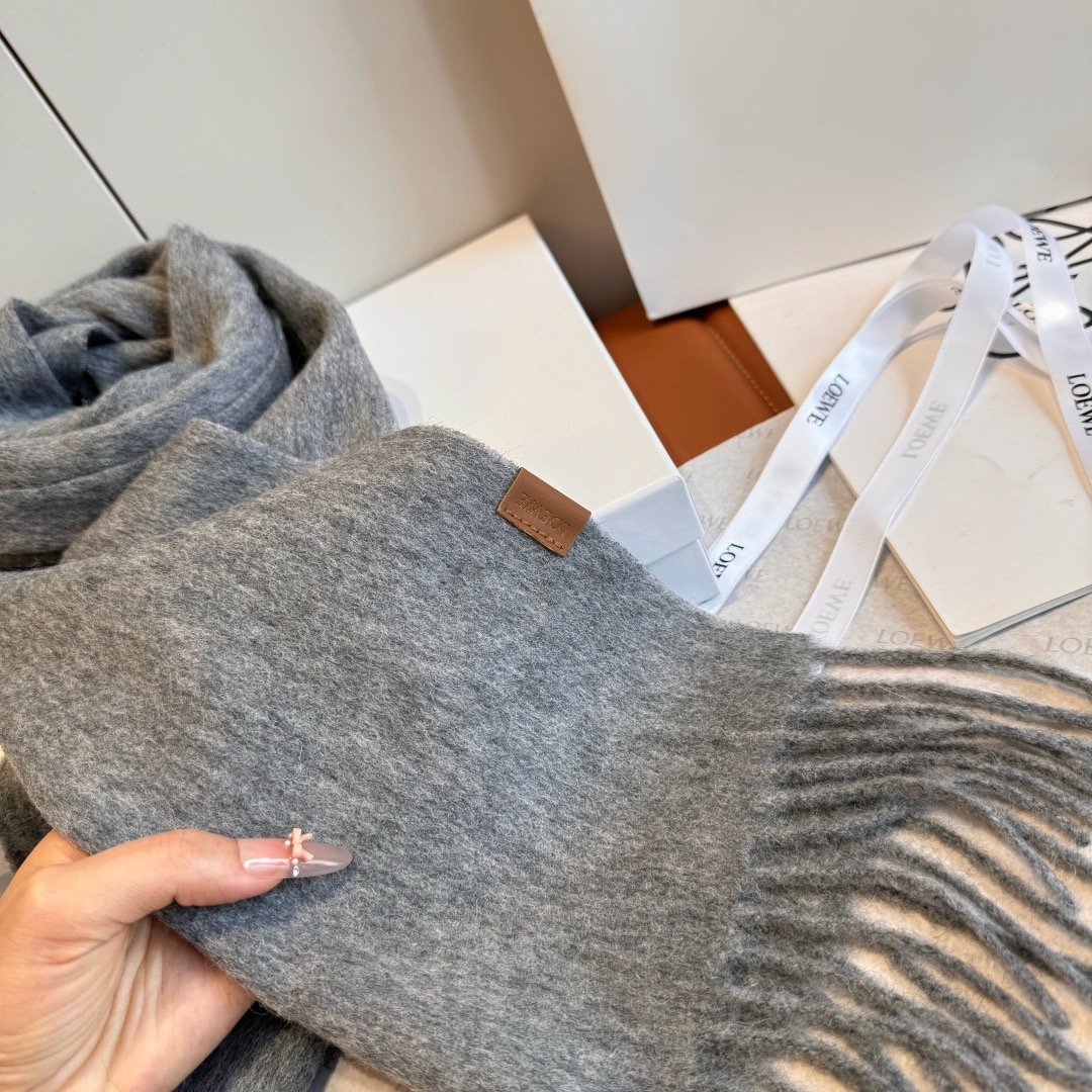 LOEWE 로에베 남녀 공용 클래식 그레이 머플러 6