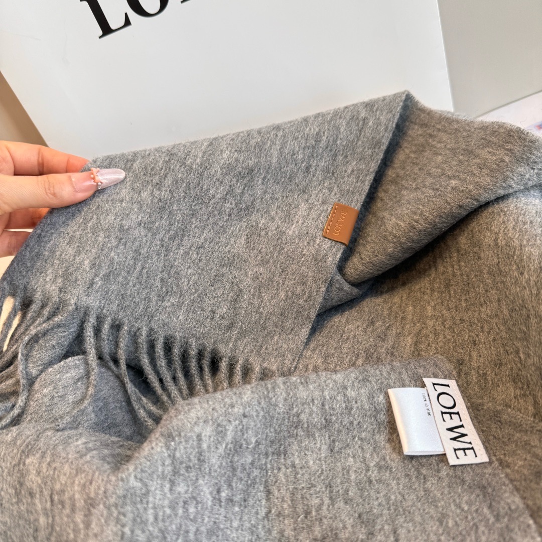 LOEWE 로에베 남녀 공용 클래식 그레이 머플러 8