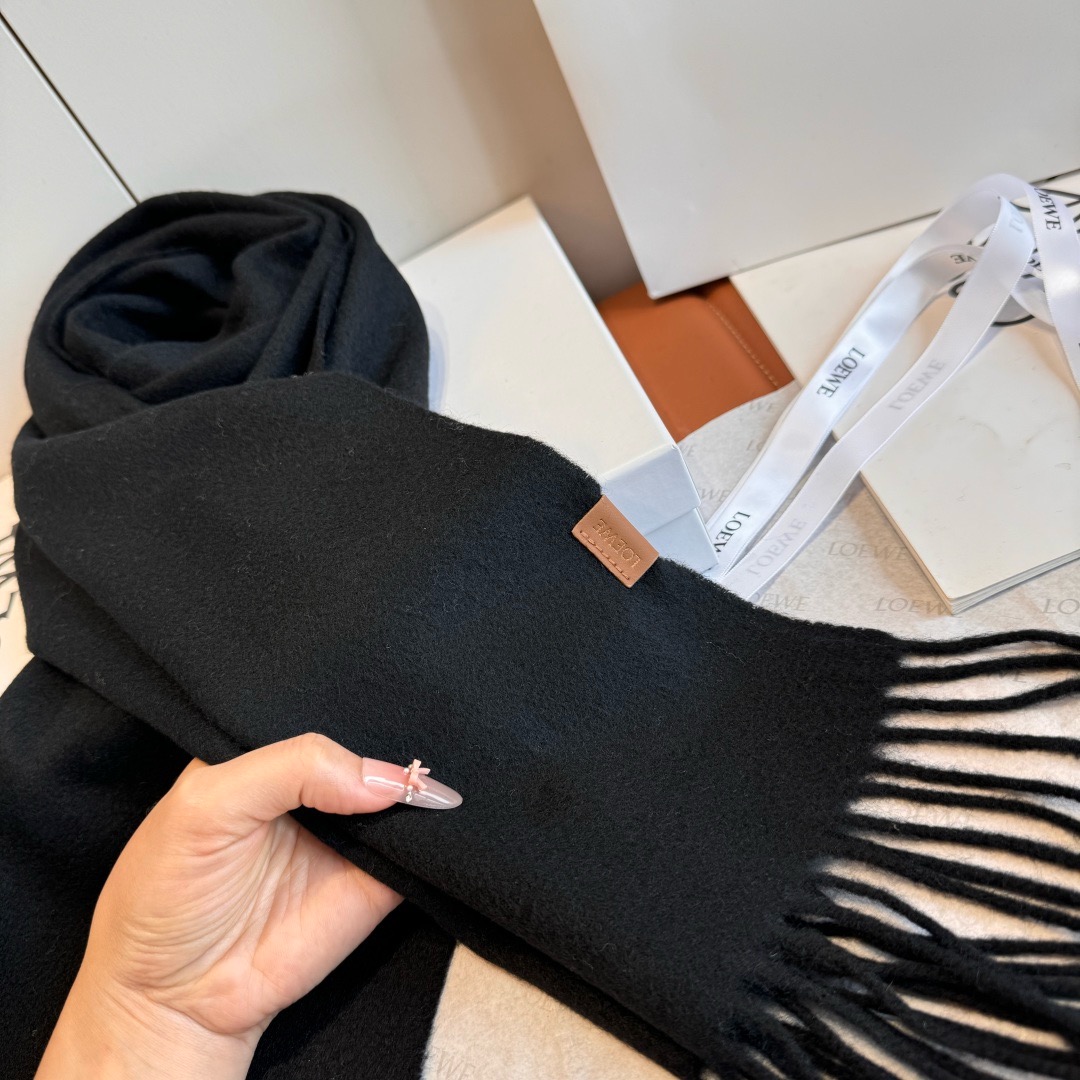 Saint Laurent 여성 하이넥 로고 니트 풀오버 7