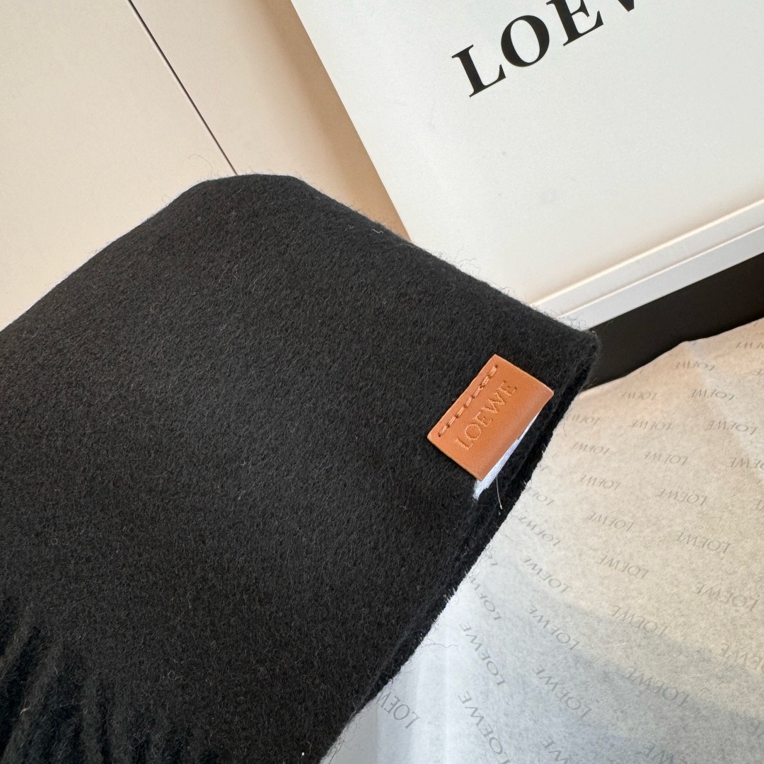 Saint Laurent 여성 하이넥 로고 니트 풀오버 9