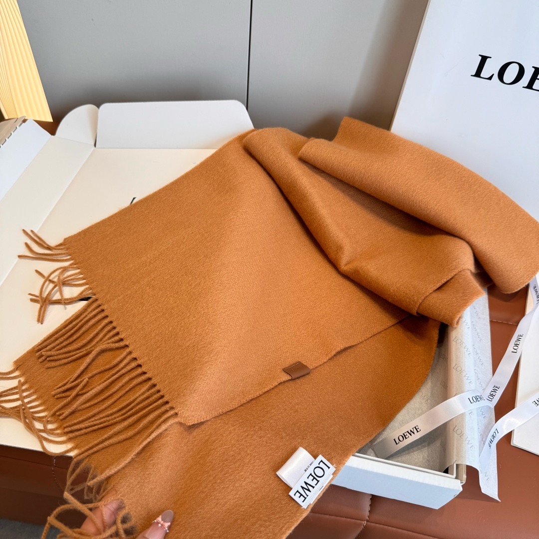 Saint Laurent 여성 하이넥 로고 니트 풀오버 7