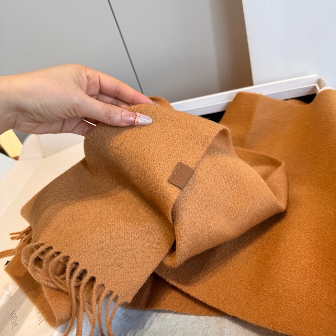 Saint Laurent 여성 하이넥 로고 니트 풀오버 8