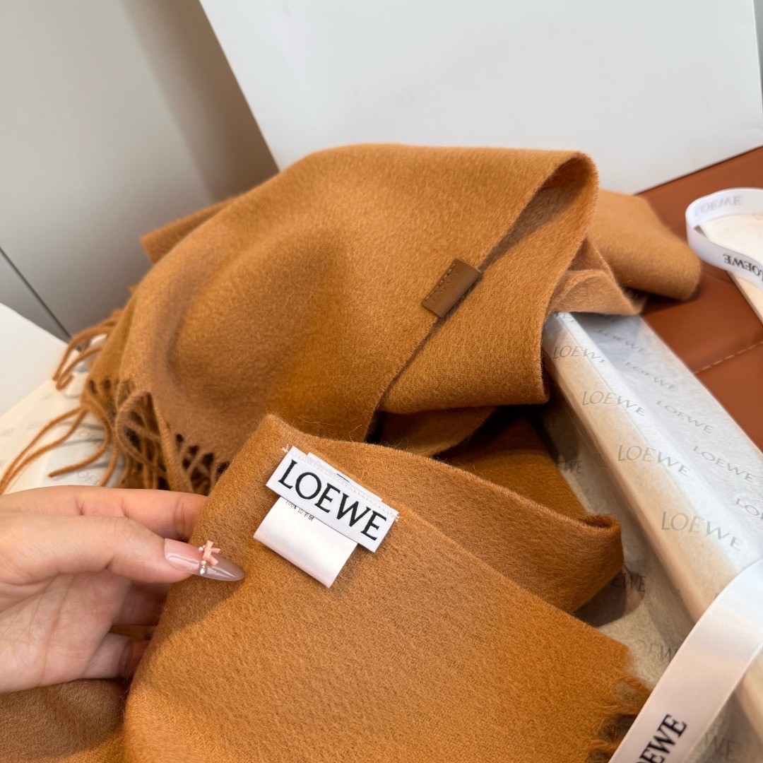 Saint Laurent 여성 하이넥 로고 니트 풀오버 9