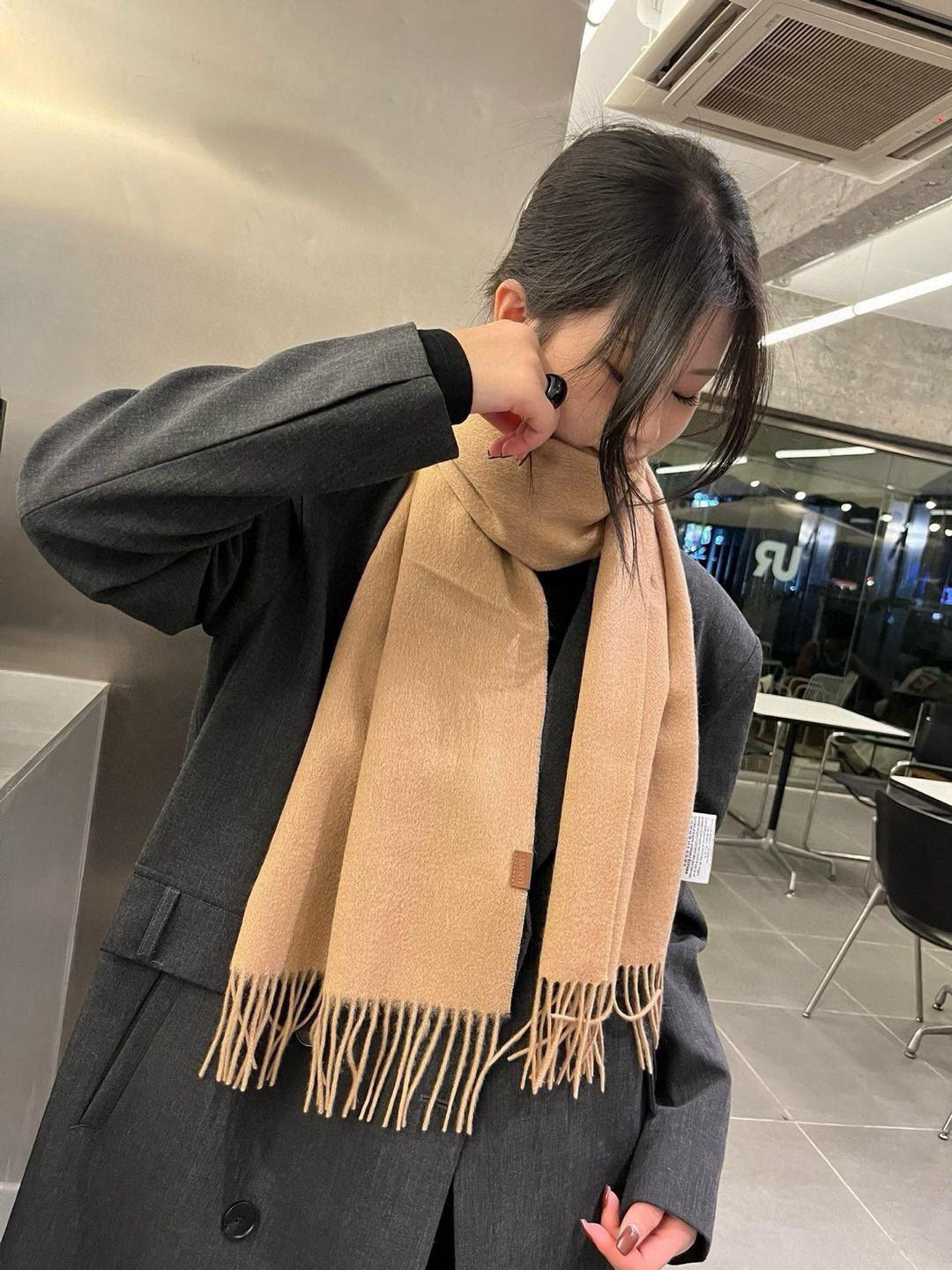 Saint Laurent 여성 하이넥 로고 니트 풀오버 3