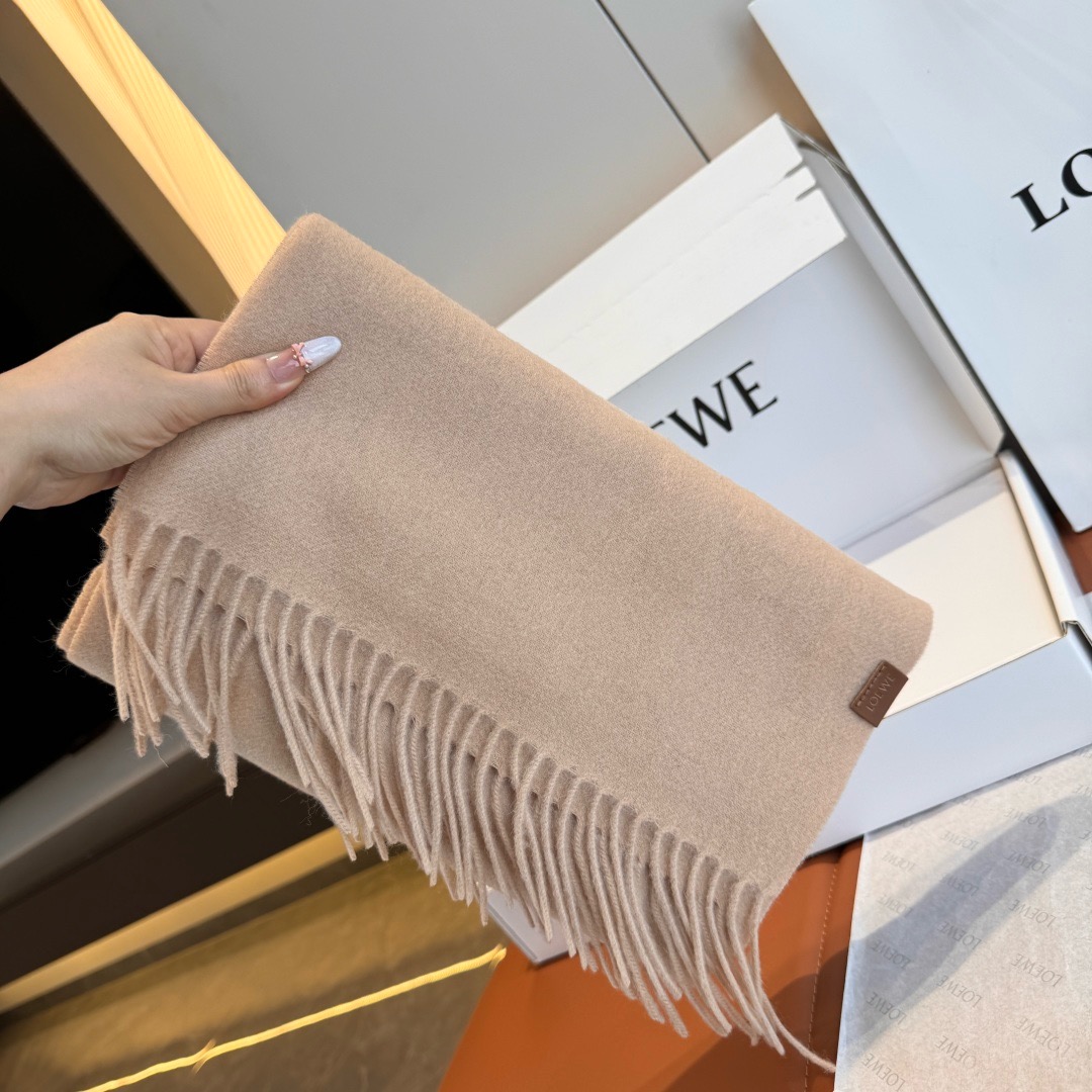 Saint Laurent 여성 하이넥 로고 니트 풀오버 4