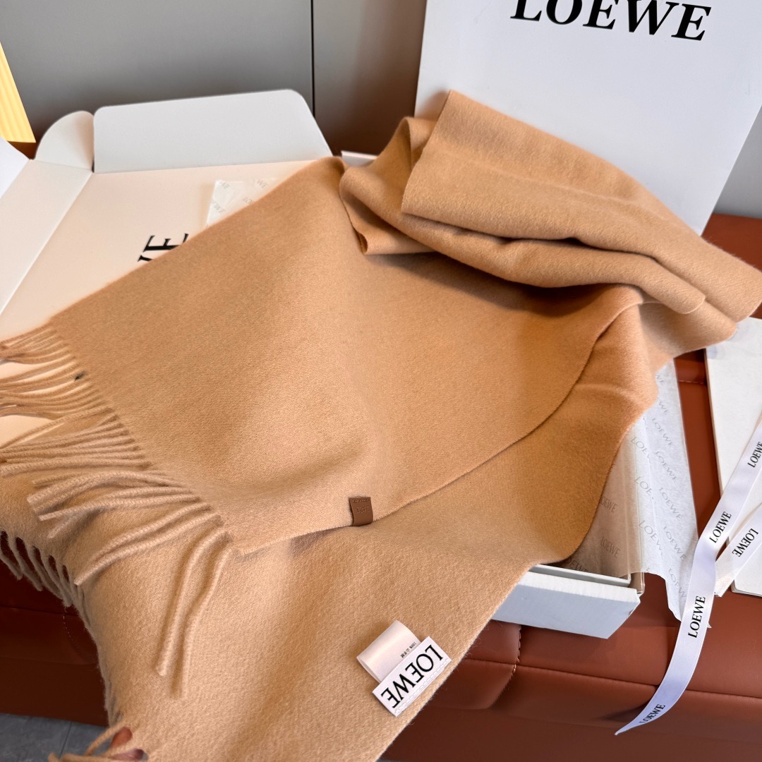 Saint Laurent 여성 하이넥 로고 니트 풀오버 7