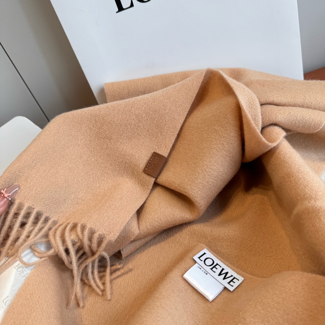 Saint Laurent 여성 하이넥 로고 니트 풀오버 8