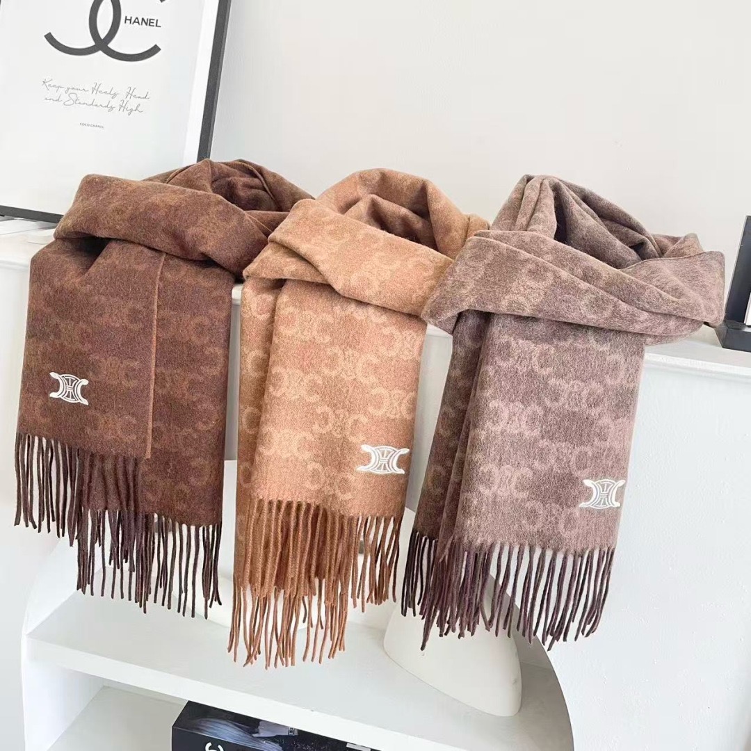 CELINE 셀린느 트리오프 체인 로고 양모 머플러 2