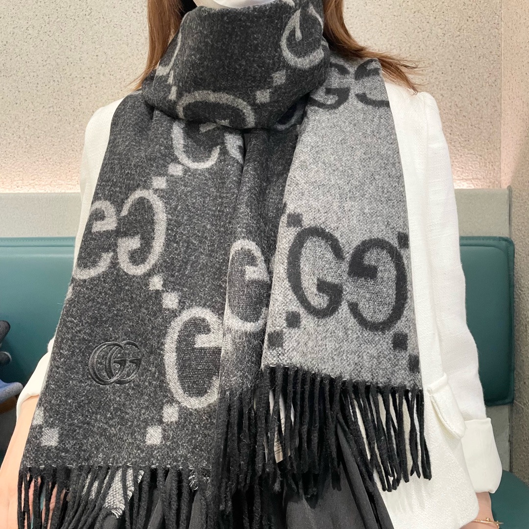 Gucci 구찌 GG 로고 양면 울 머플러 1