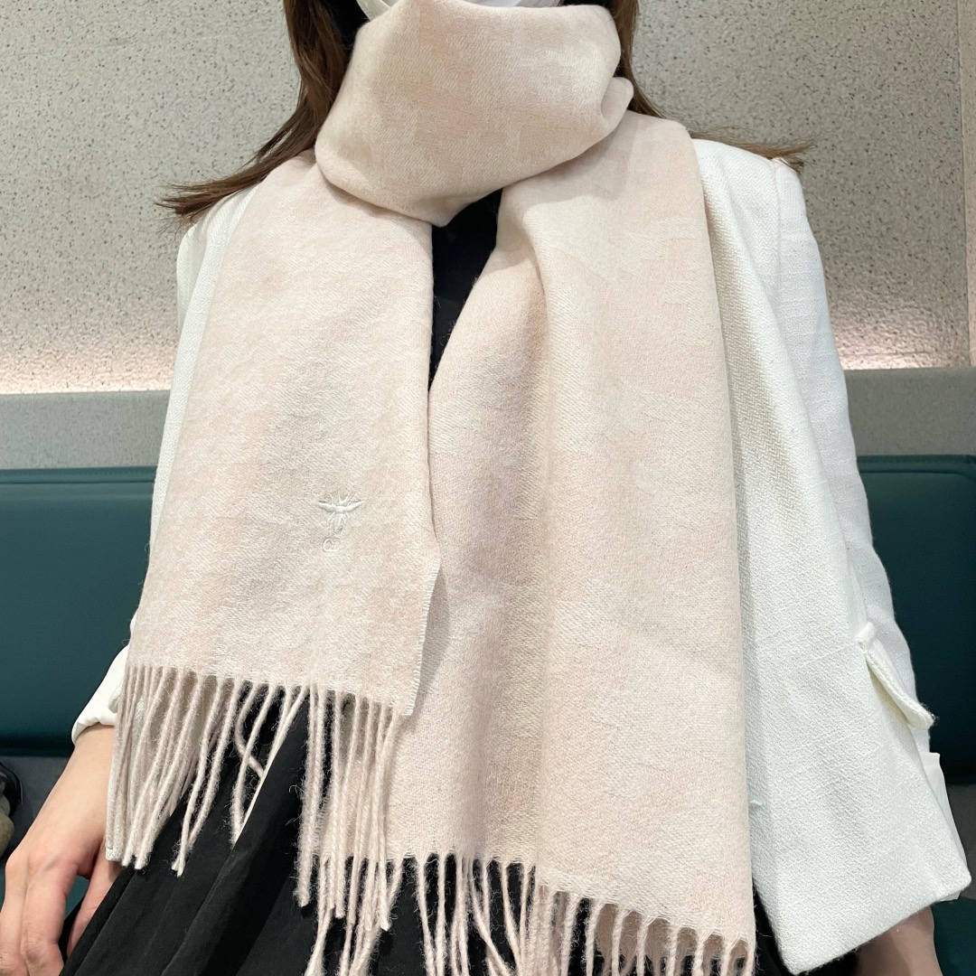 Dior 디올 하운드투스 비 자수 머플러 1