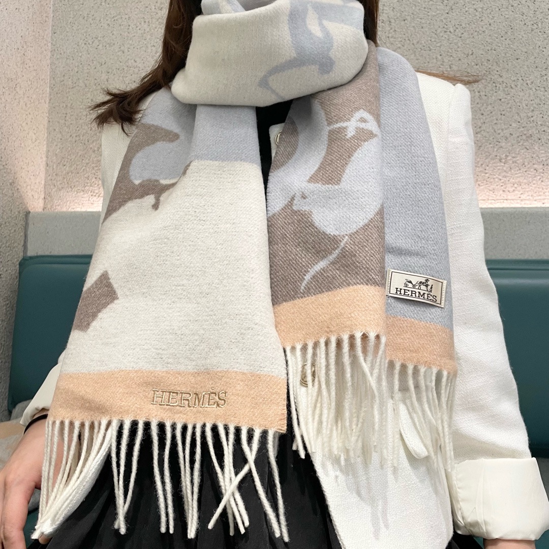 Hermes 에르메스 남녀공용 클래식 말 모티브 울 머플러 1