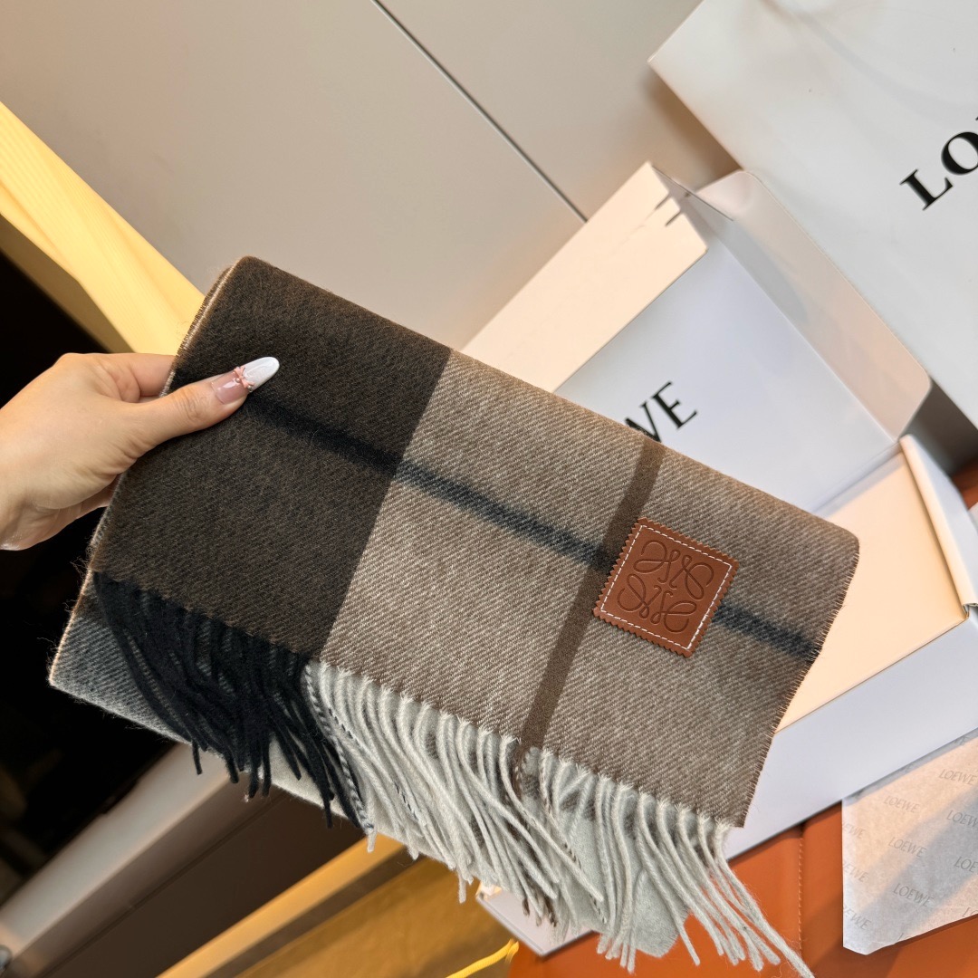 LOEWE 로에베 남녀 공용 체크 머플러 2