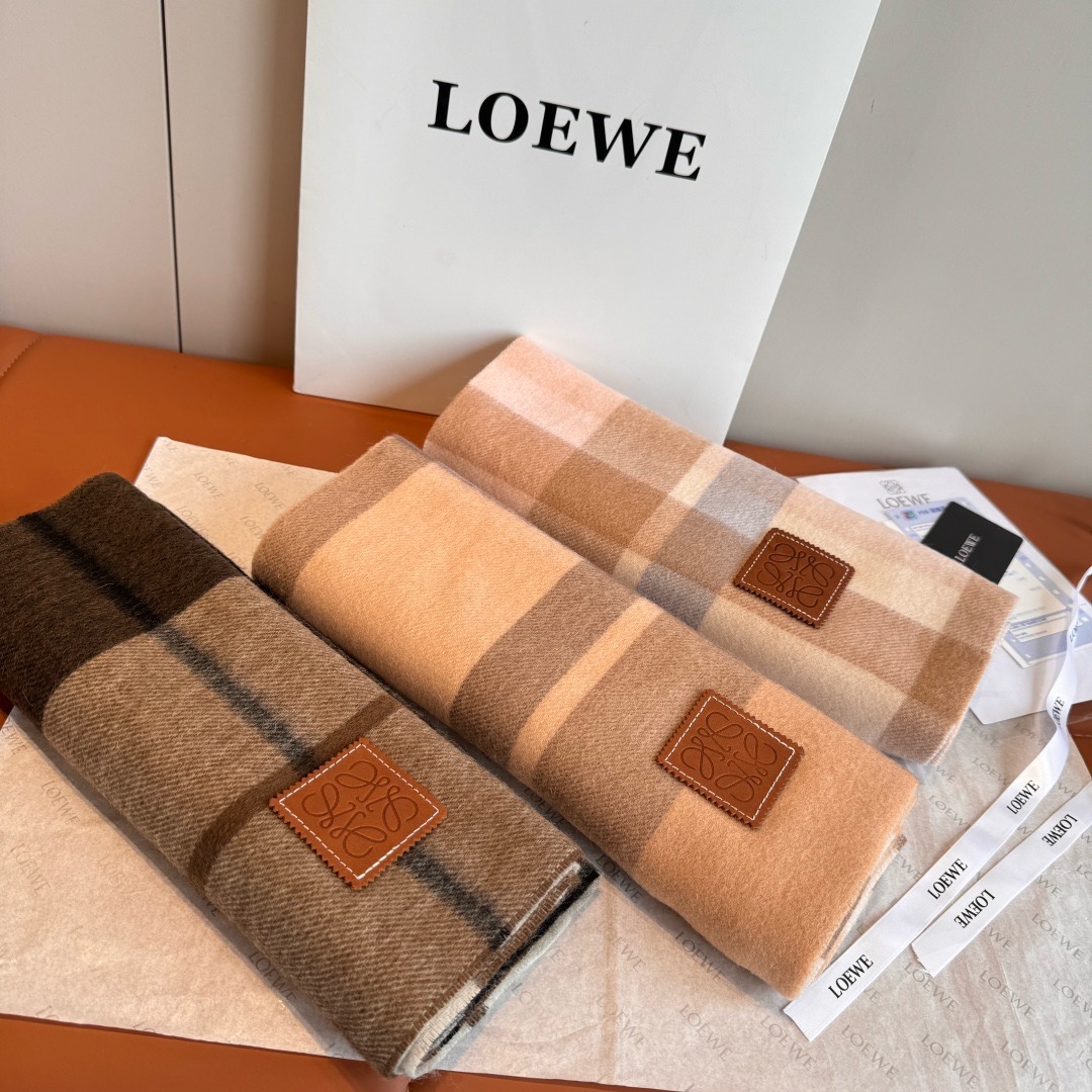 LOEWE 로에베 남녀 공용 체크 머플러 3