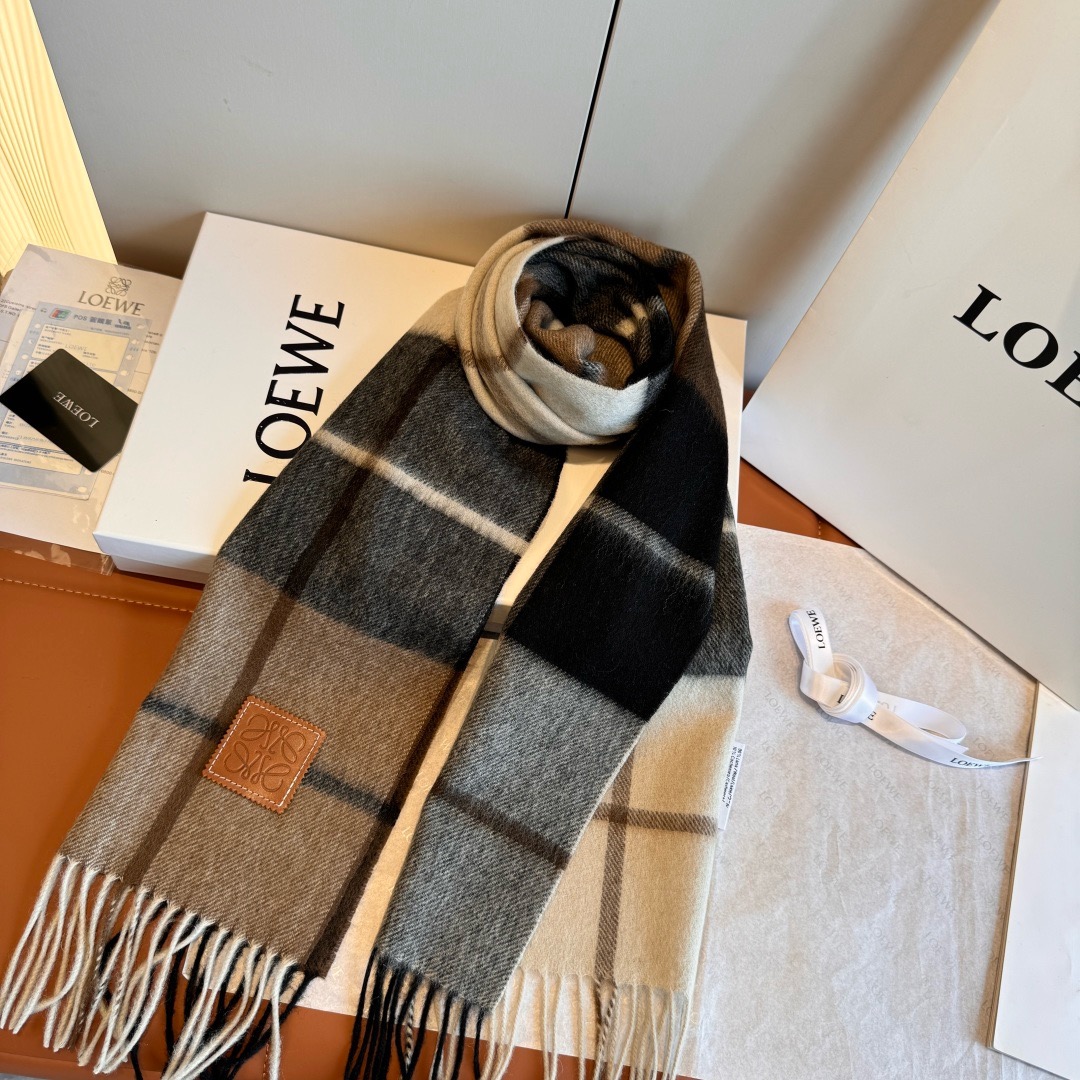 LOEWE 로에베 남녀 공용 체크 머플러 4