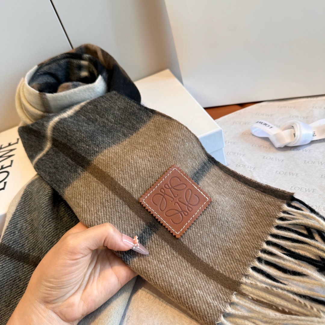 LOEWE 로에베 남녀 공용 체크 머플러 6