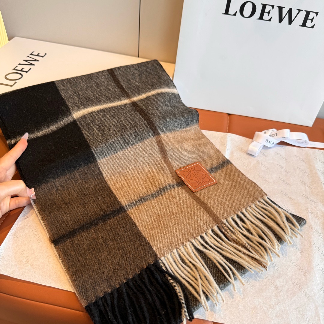 LOEWE 로에베 남녀 공용 체크 머플러 7