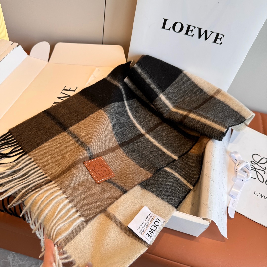 LOEWE 로에베 남녀 공용 체크 머플러 8