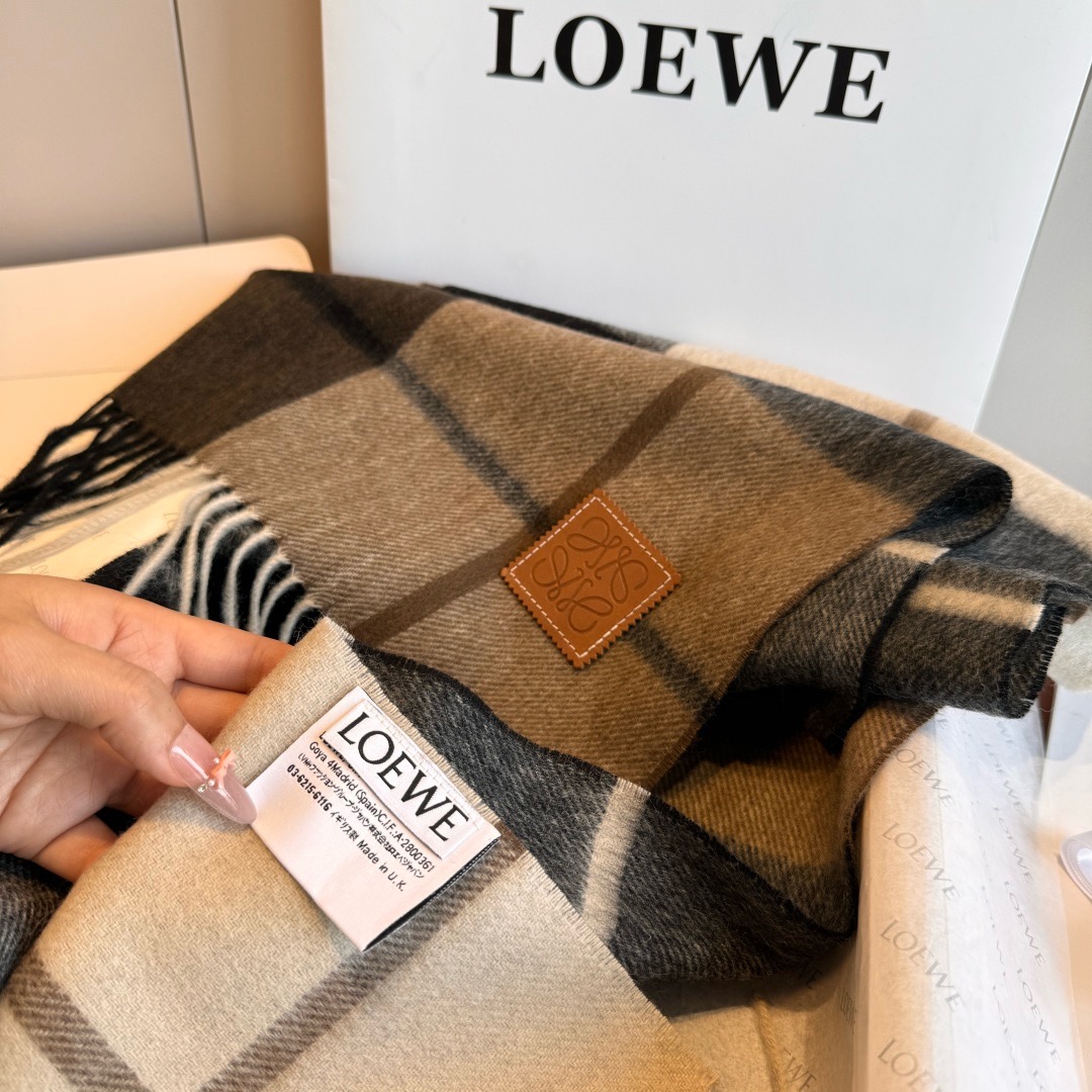 LOEWE 로에베 남녀 공용 체크 머플러 9