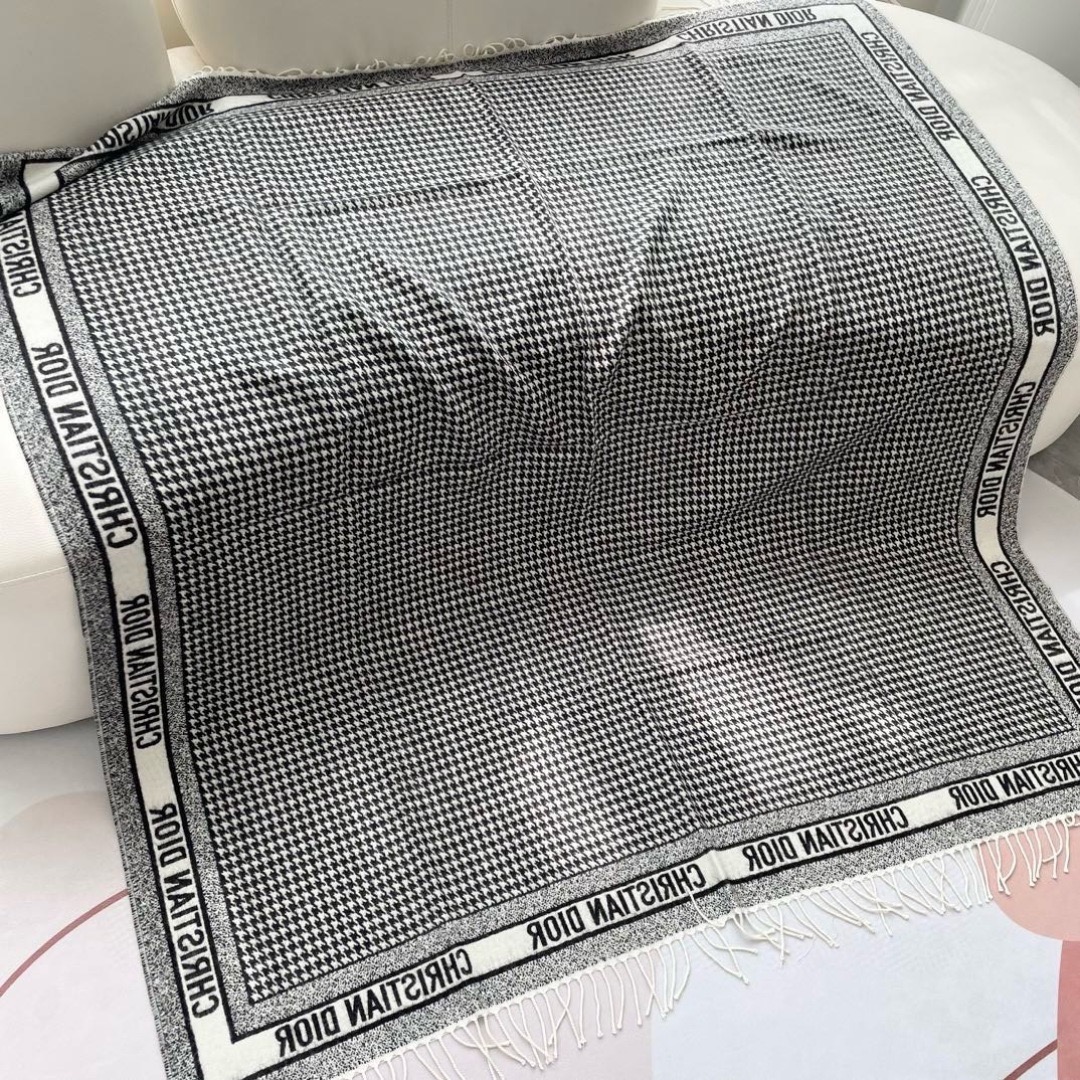 Dior 크리스찬 디올 하운드투스 울 숄 케이프 4