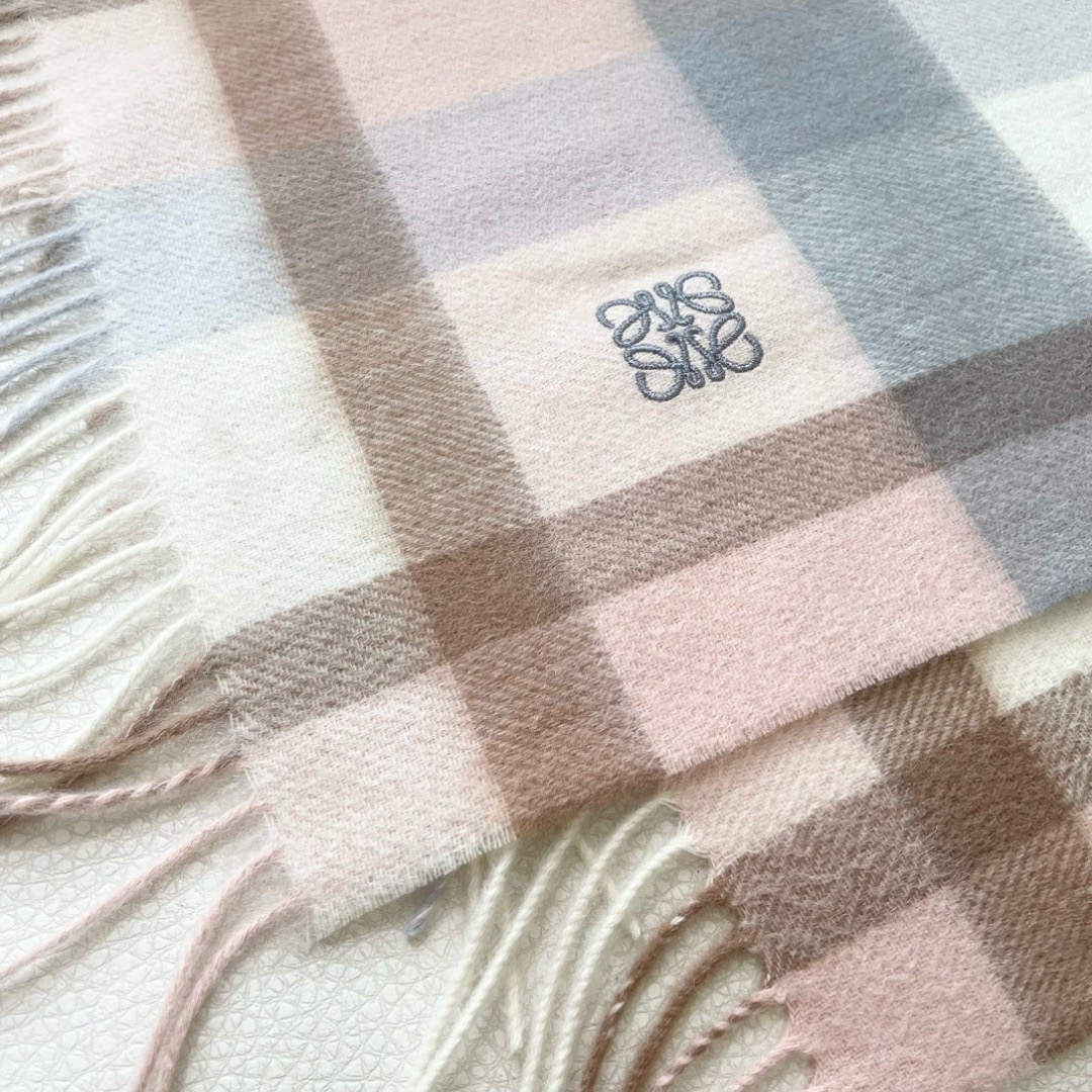 LOEWE 로에베 체크 울 머플러 8