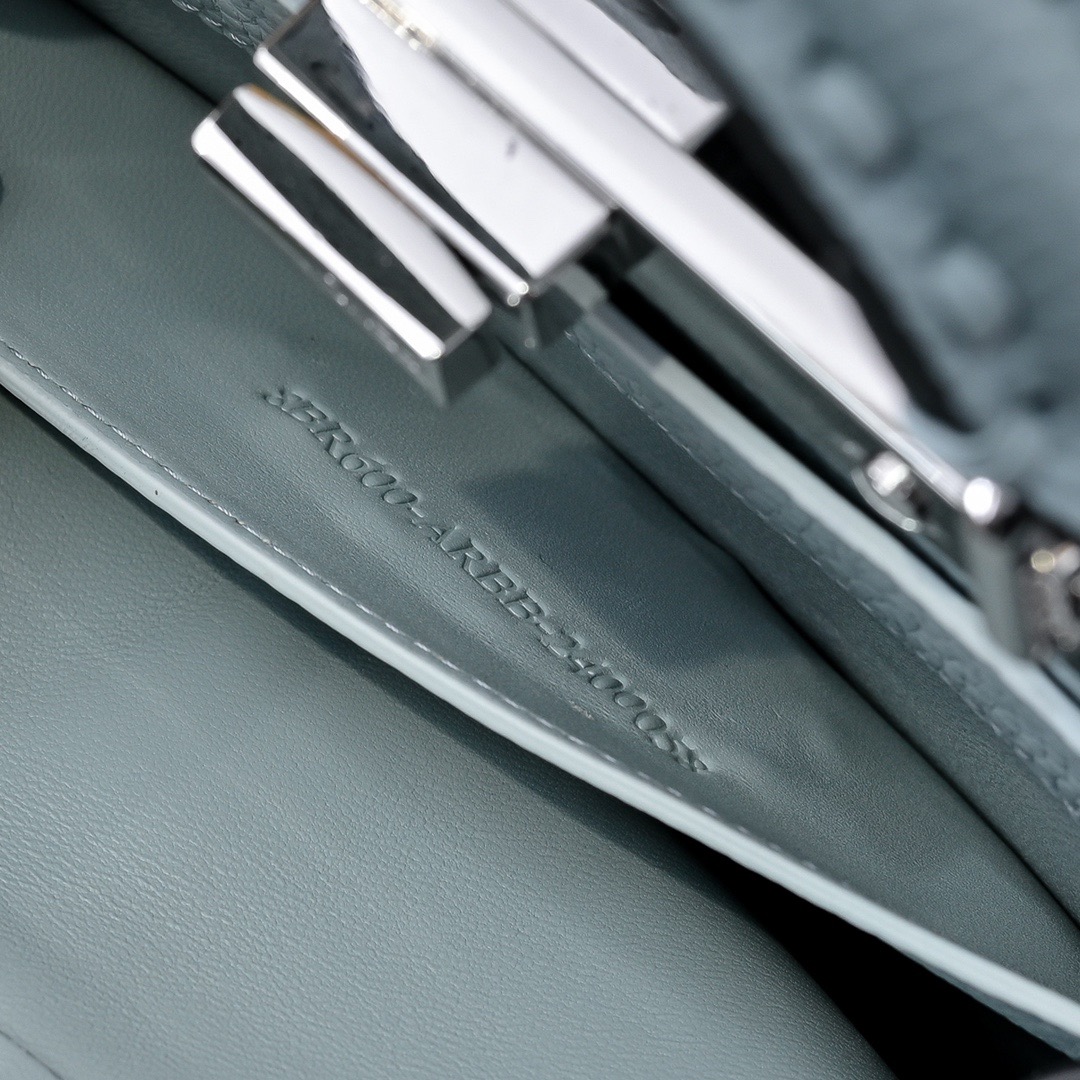 Fendi 펜디 피카부 SeeU 미디엄 토트백 6