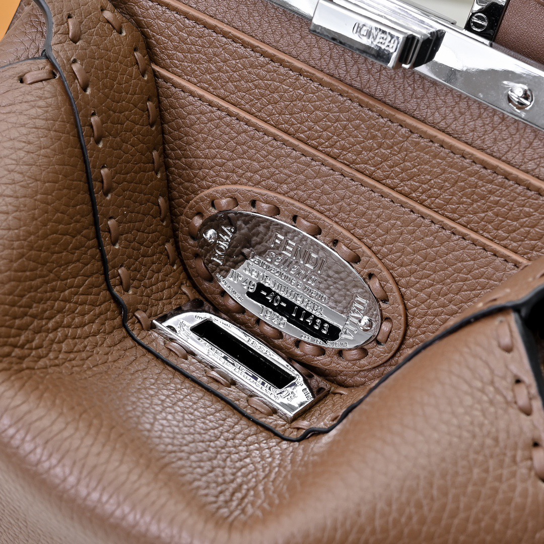 Fendi 펜디 피카부 SeeU 미디엄 토트백 브라운 7