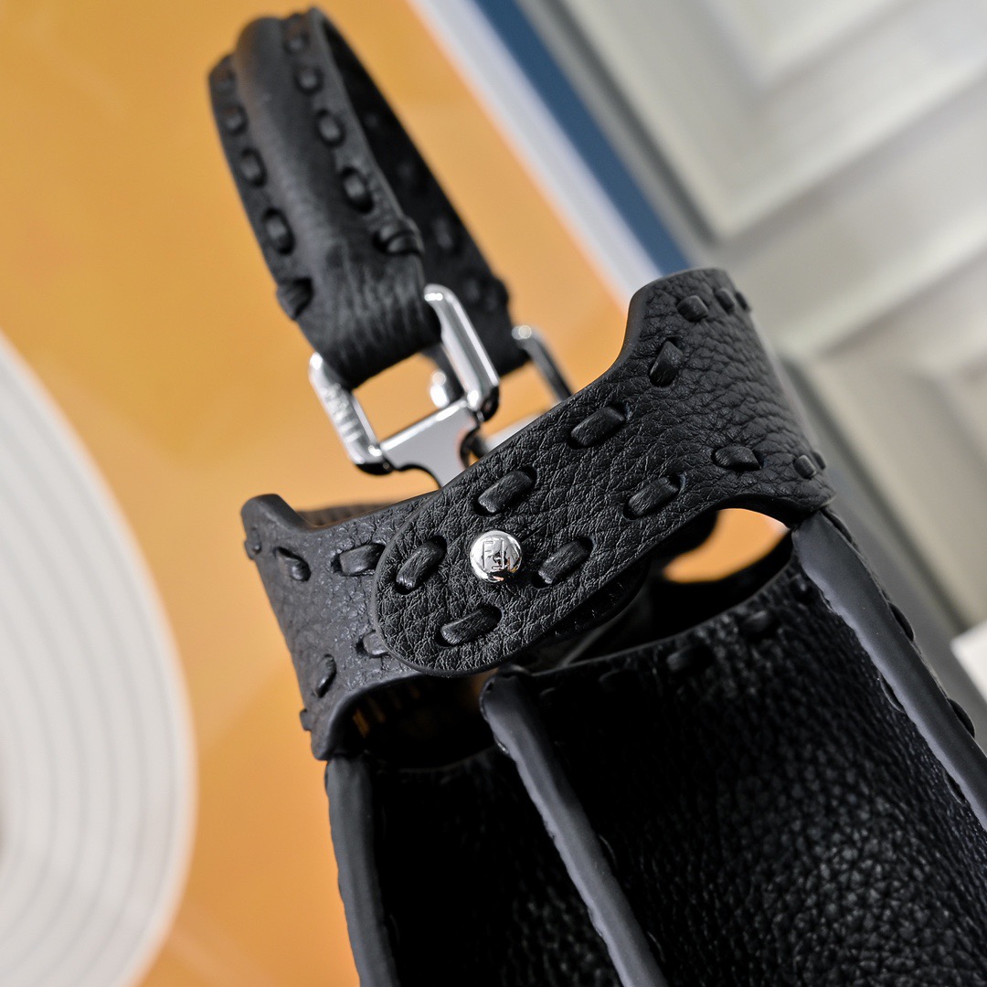 Fendi 펜디 피카부 SeeU 미디엄 토트백 6