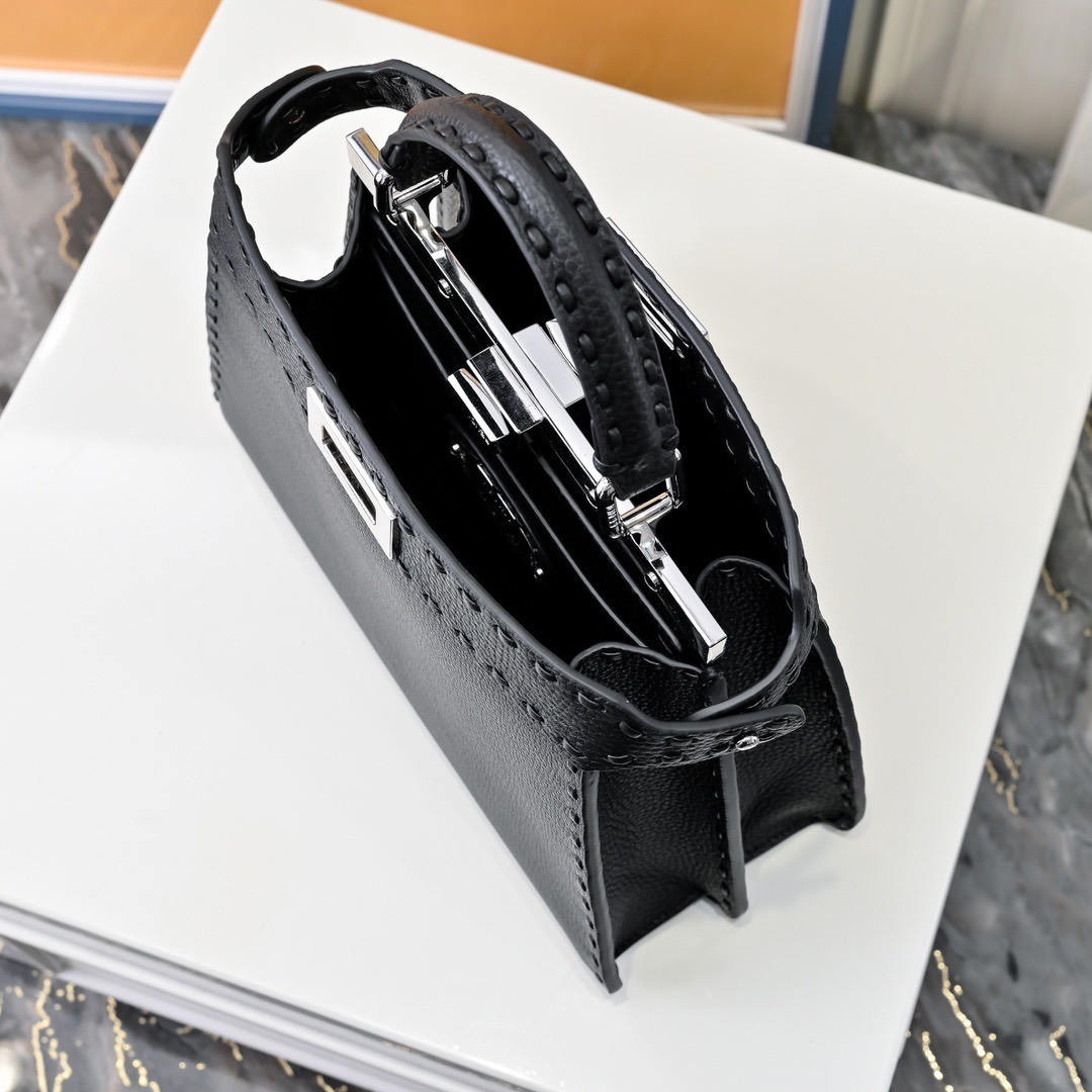 Fendi 펜디 피카부 SeeU 미디엄 토트백 9