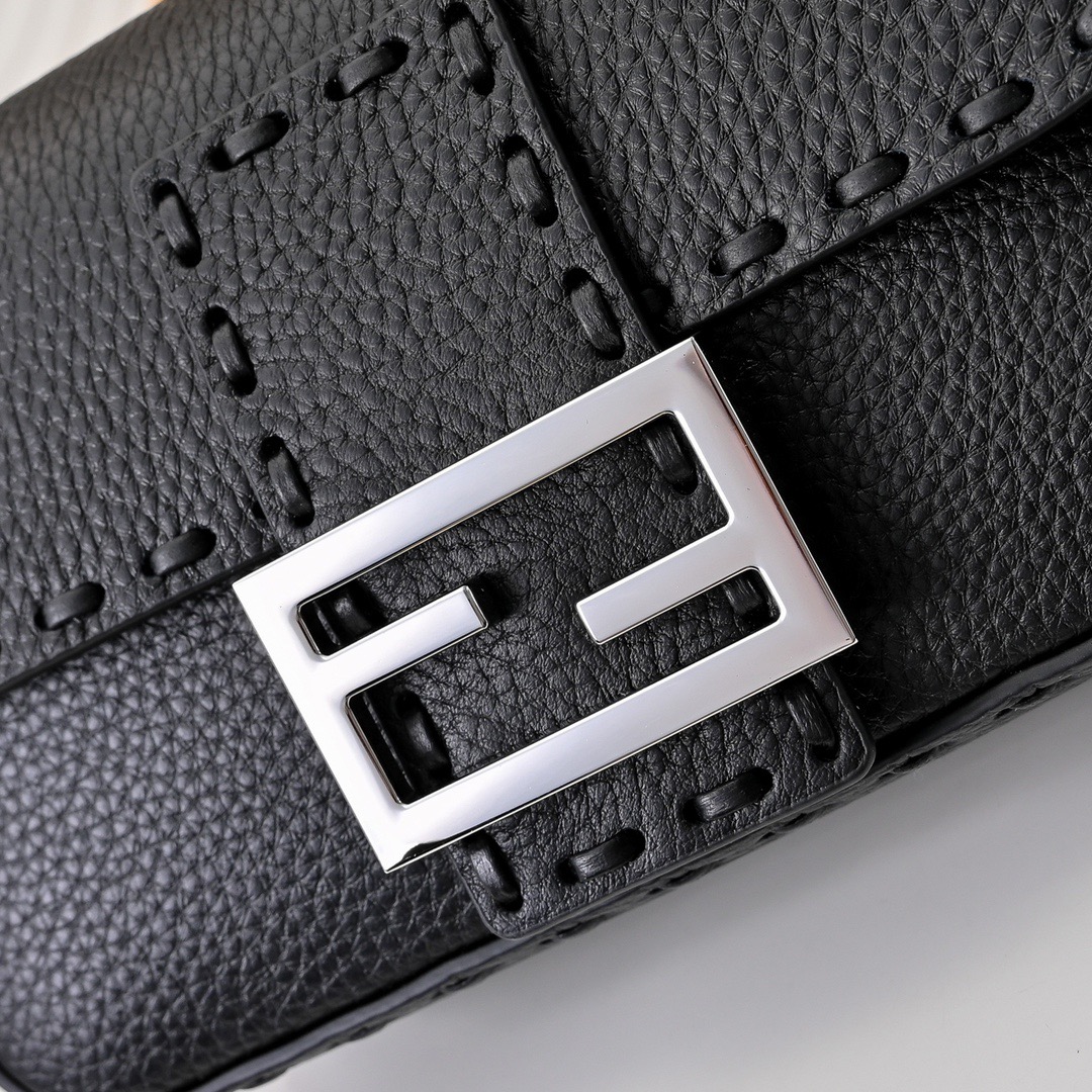 Fendi 펜디 바게트 블랙 그레인드 레더 체인 숄더백 5