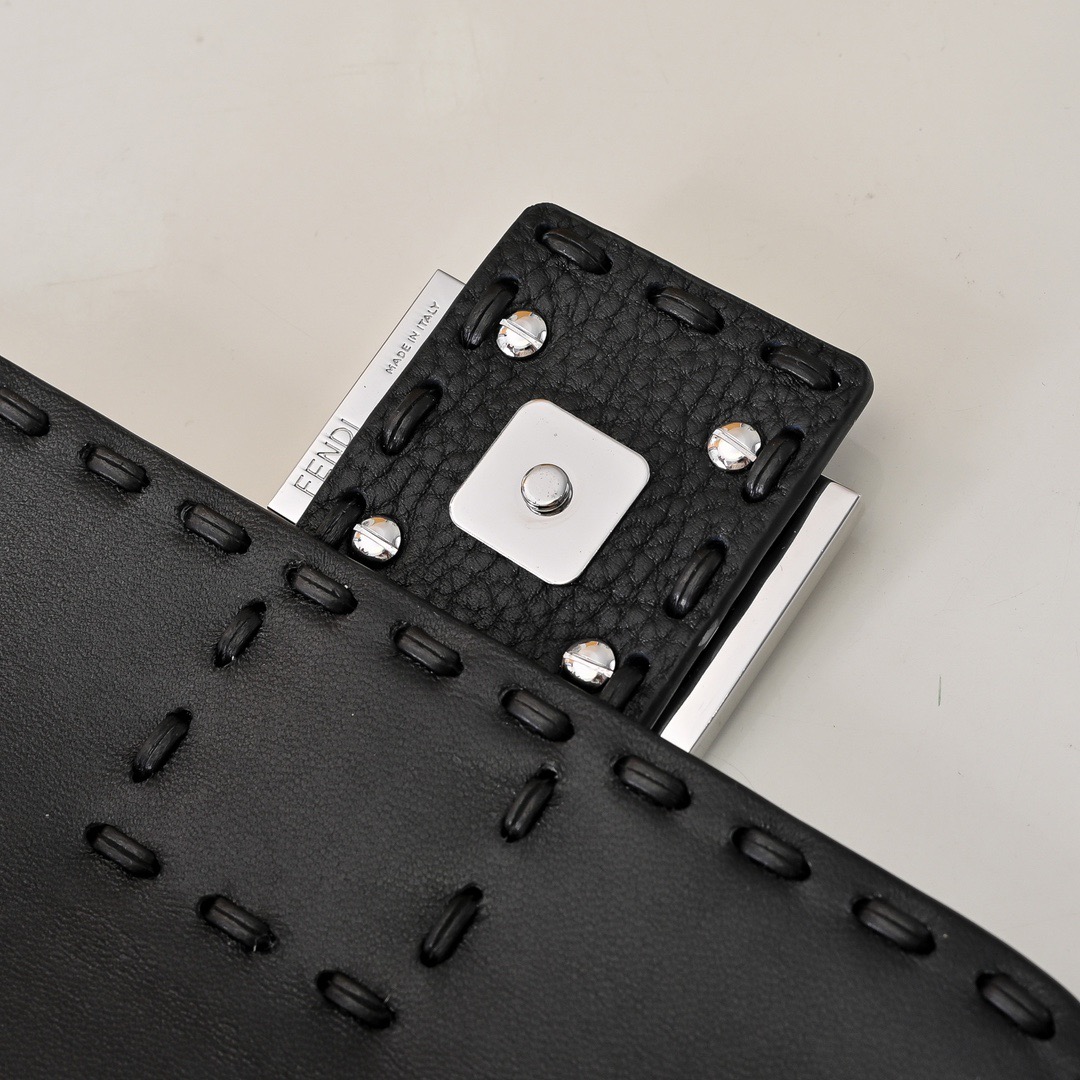 Fendi 펜디 바게트 블랙 그레인드 레더 체인 숄더백 6