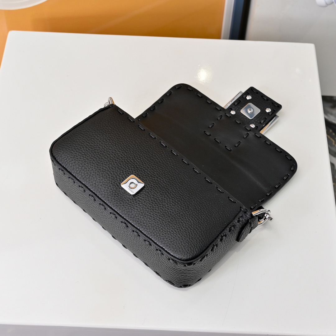 Fendi 펜디 바게트 블랙 그레인드 레더 체인 숄더백 8