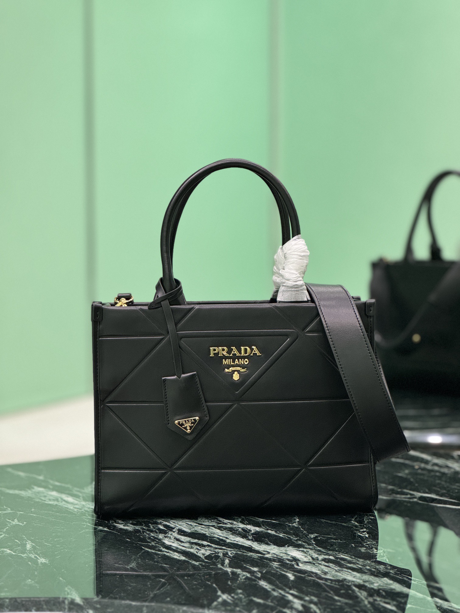 Prada 프라다 트라이앵글 퀼팅 토트백 스몰 블랙 1