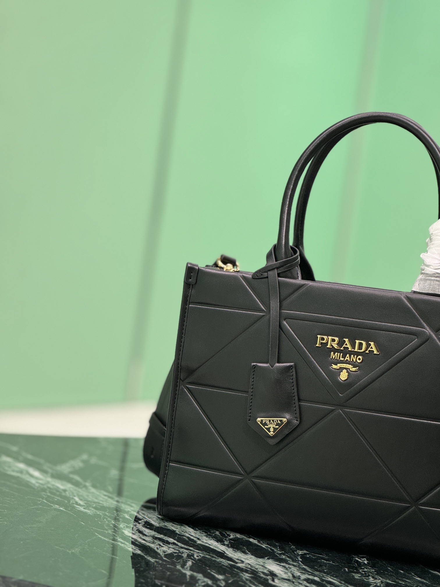 Prada 프라다 트라이앵글 퀼팅 토트백 스몰 블랙 3