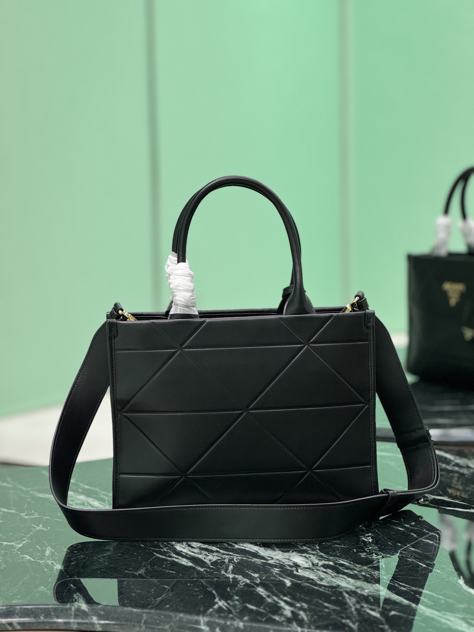 Prada 프라다 트라이앵글 퀼팅 토트백 스몰 블랙 4