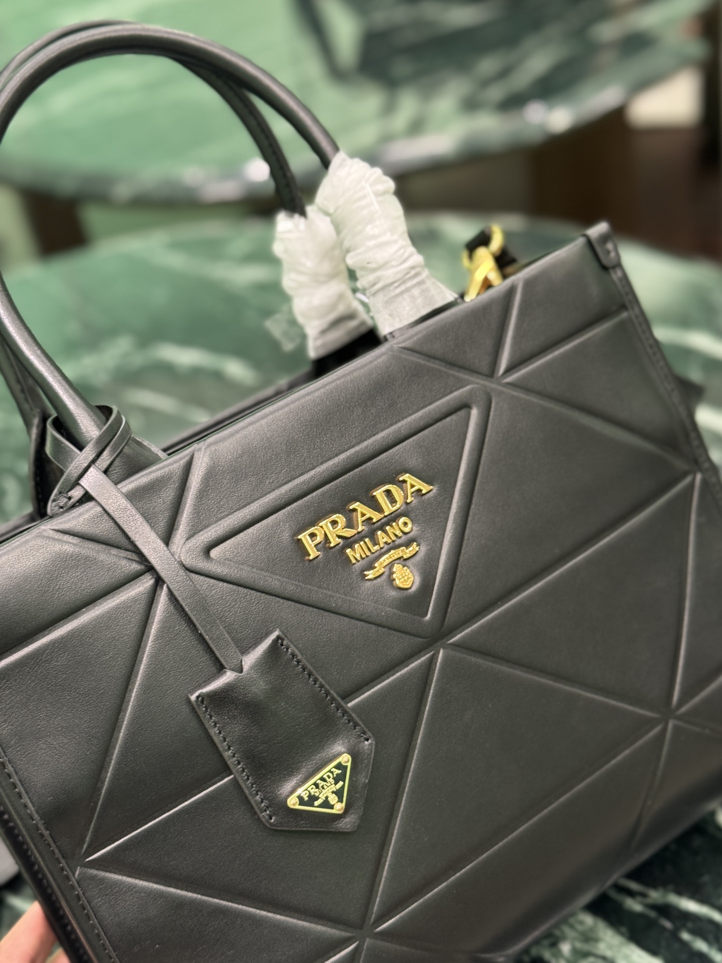 Prada 프라다 트라이앵글 퀼팅 토트백 스몰 블랙 5