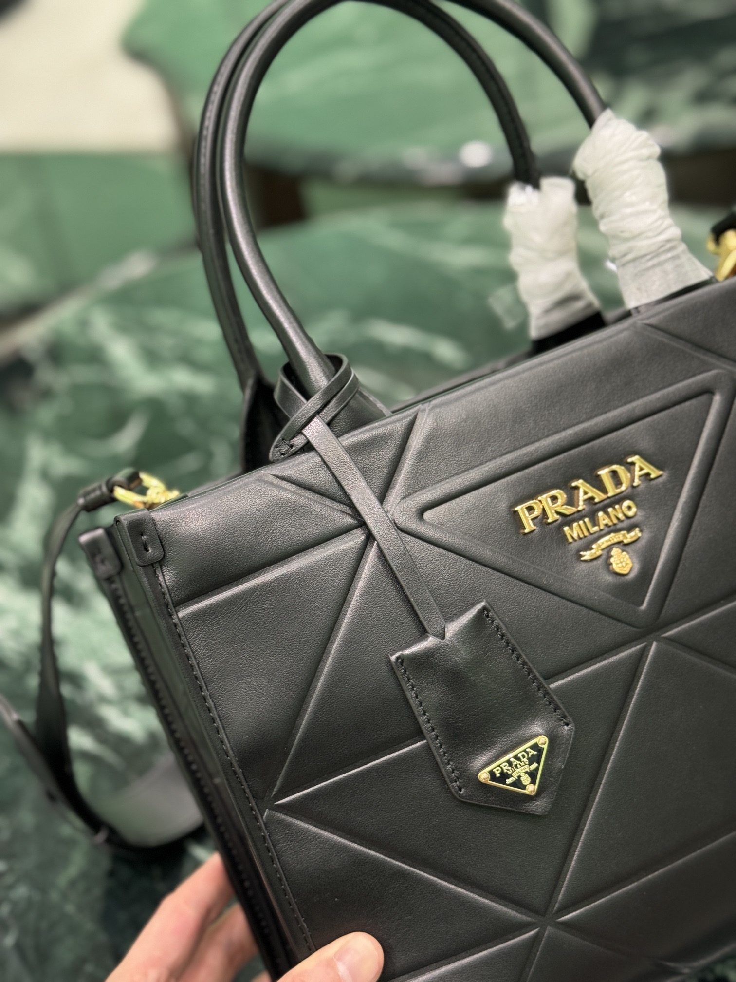 Prada 프라다 트라이앵글 퀼팅 토트백 스몰 블랙 6