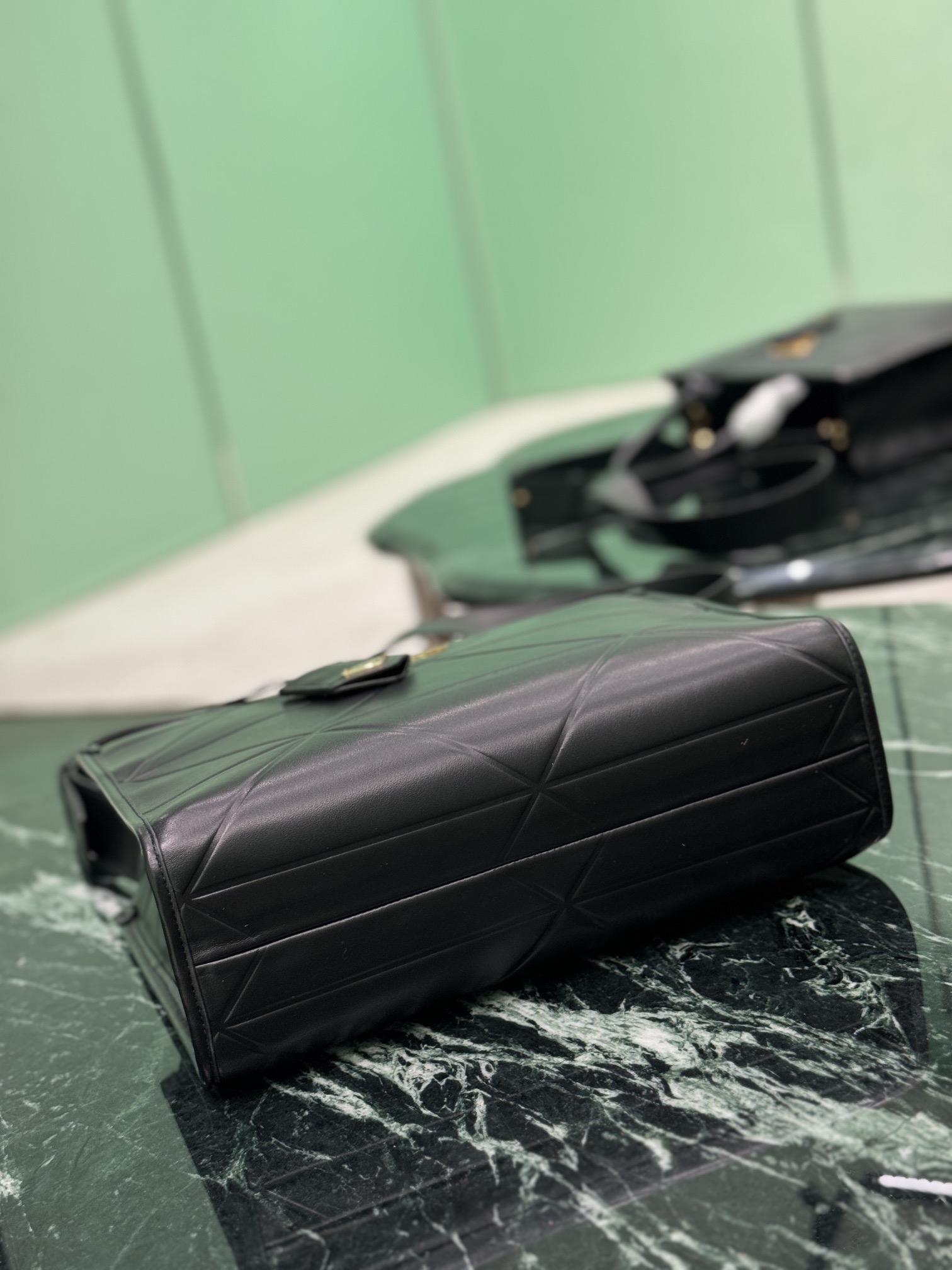 Prada 프라다 트라이앵글 퀼팅 토트백 스몰 블랙 7