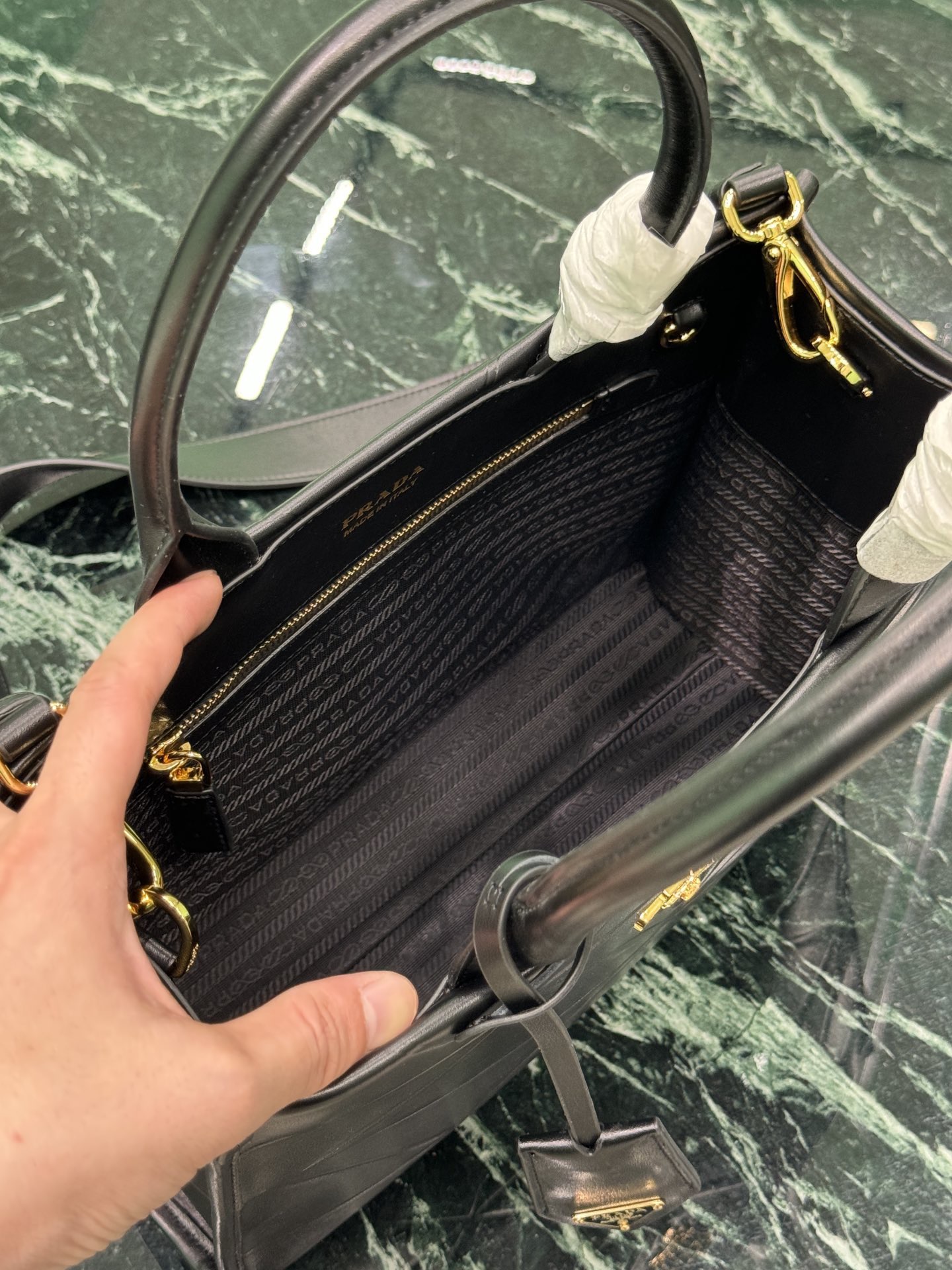 Prada 프라다 트라이앵글 퀼팅 토트백 스몰 블랙 8