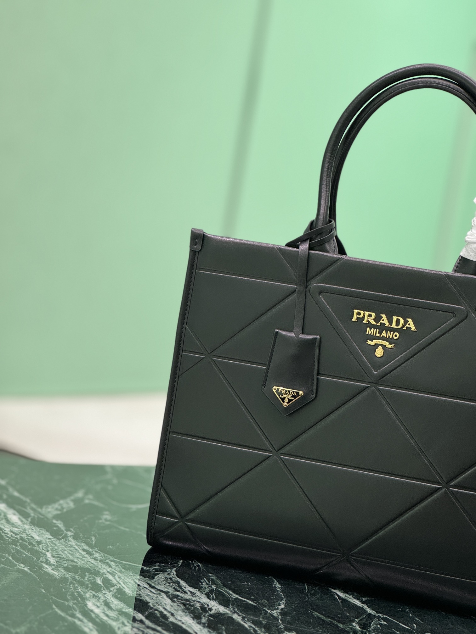 Prada 프라다 삼각 퀼팅 미디엄 토트백 3