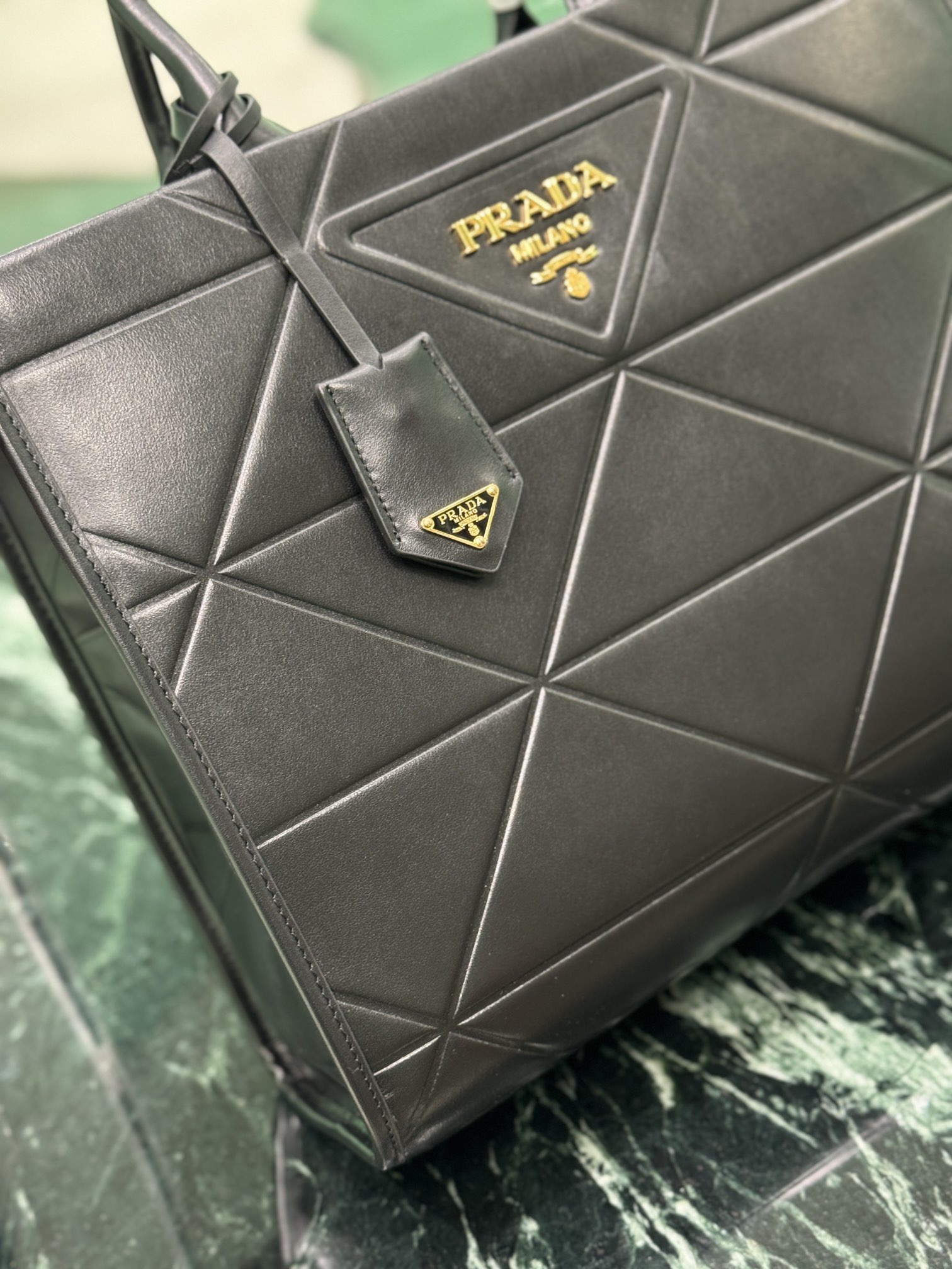 Prada 프라다 삼각 퀼팅 미디엄 토트백 6