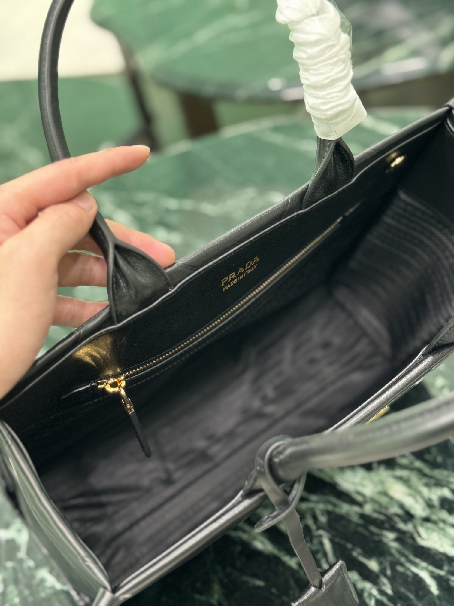 Prada 프라다 삼각 퀼팅 미디엄 토트백 8