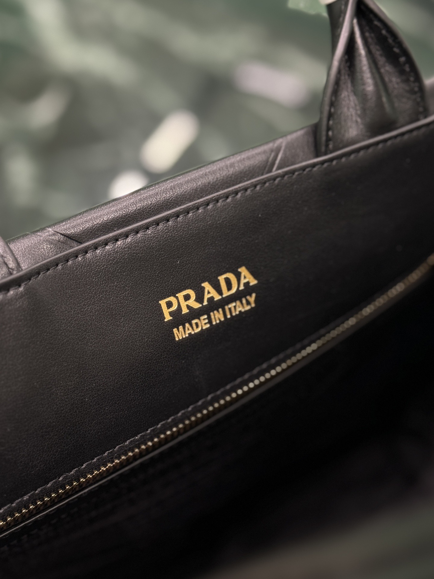 Prada 프라다 삼각 퀼팅 미디엄 토트백 9