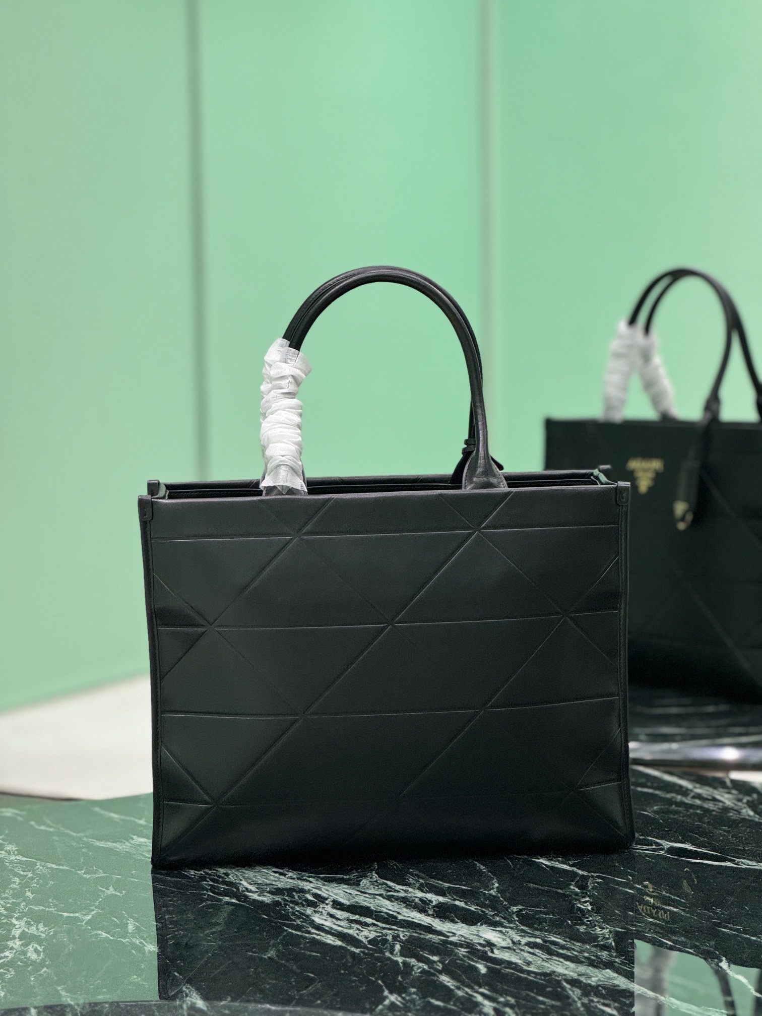 Prada 프라다 삼각 퀼팅 레더 대형 토트백 2