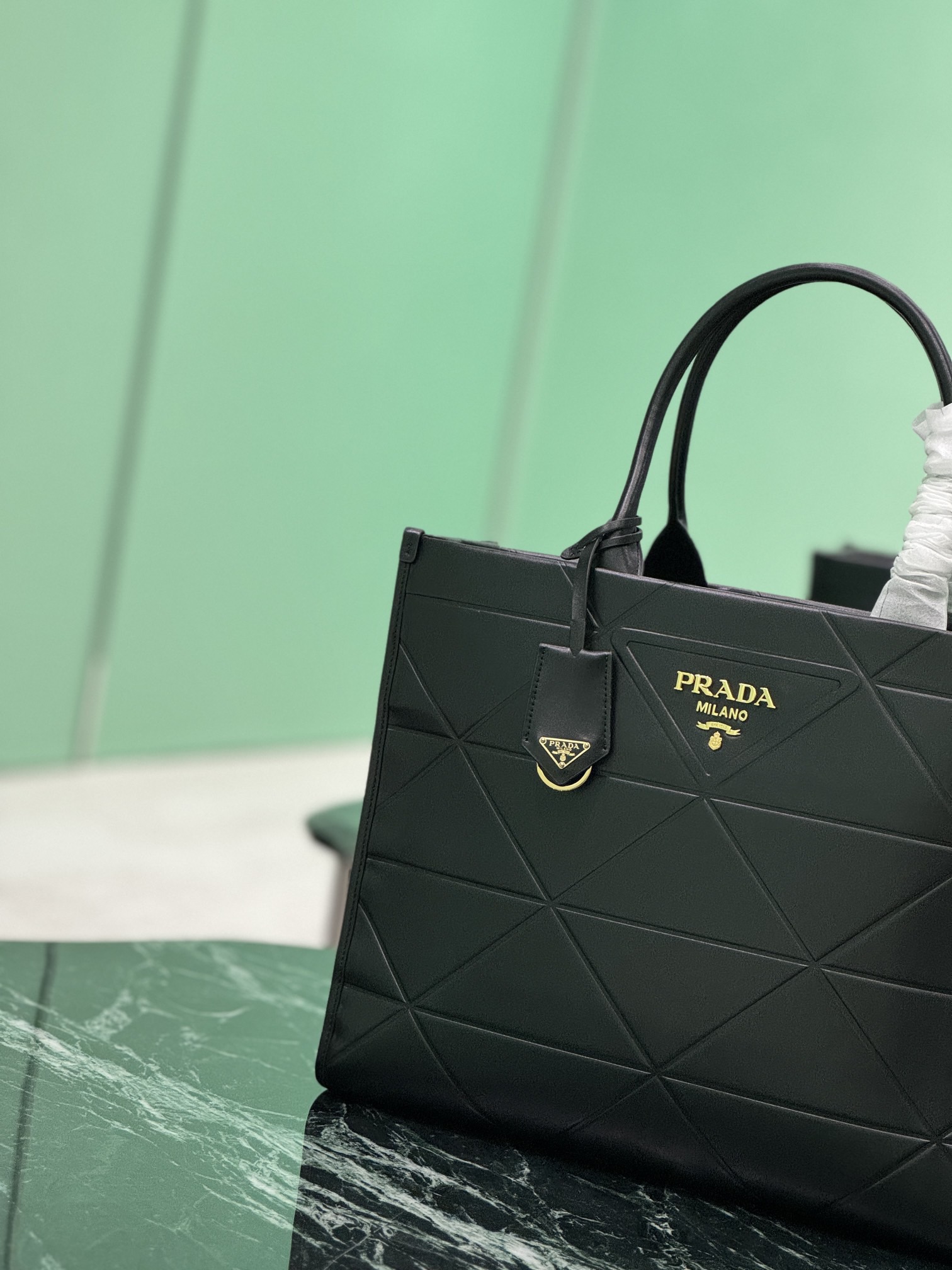 Prada 프라다 삼각 퀼팅 레더 대형 토트백 4