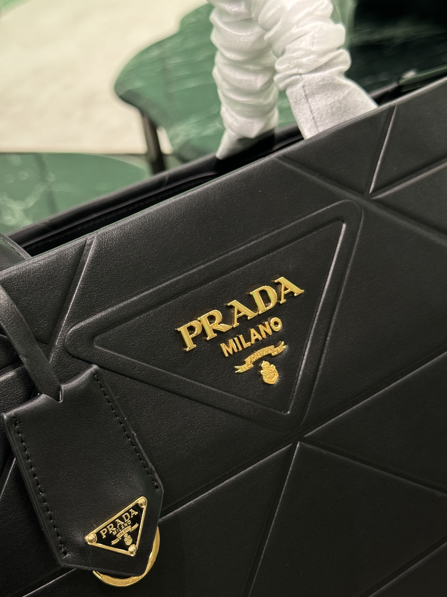 Prada 프라다 삼각 퀼팅 레더 대형 토트백 6