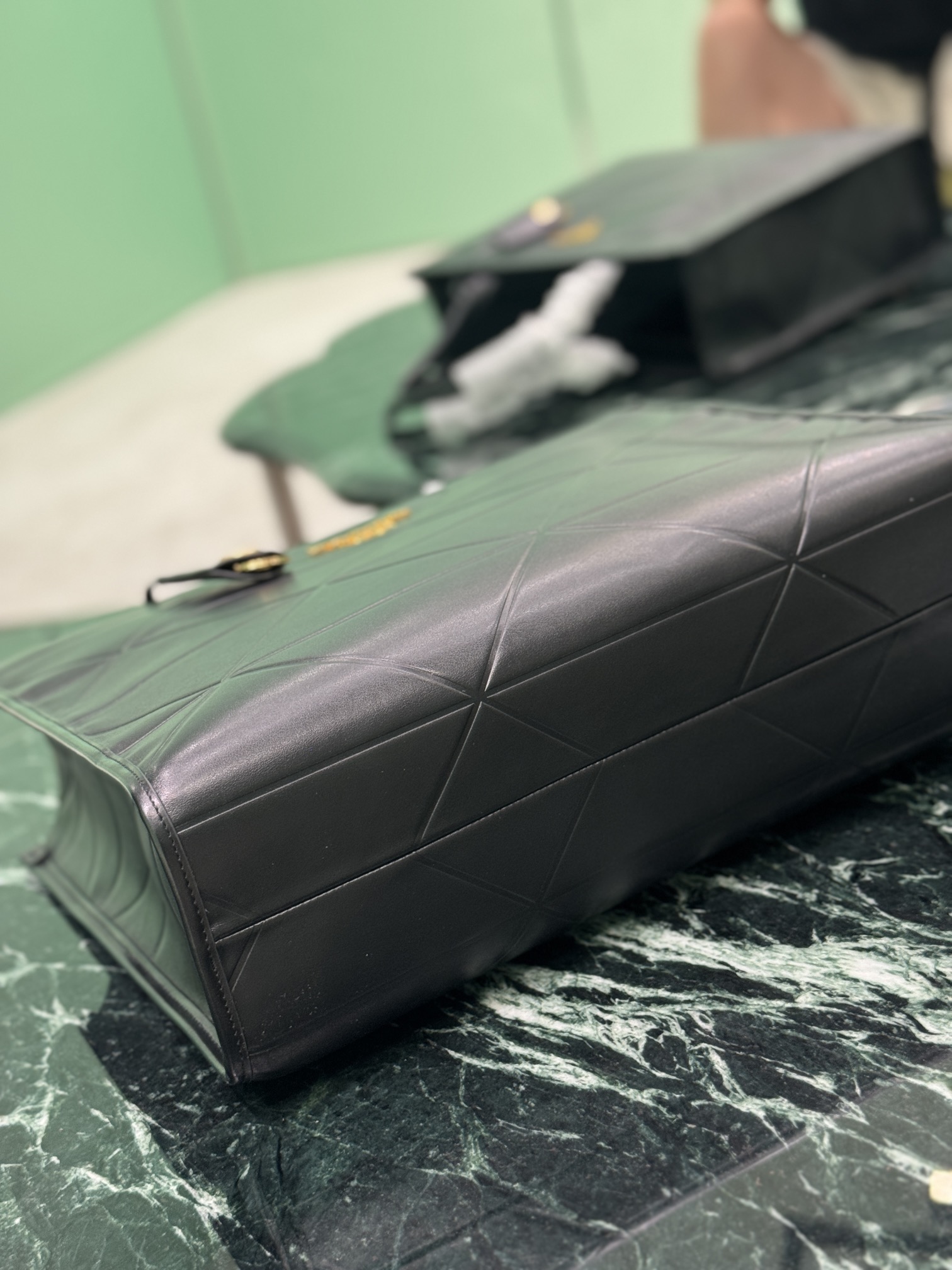 Prada 프라다 삼각 퀼팅 레더 대형 토트백 7